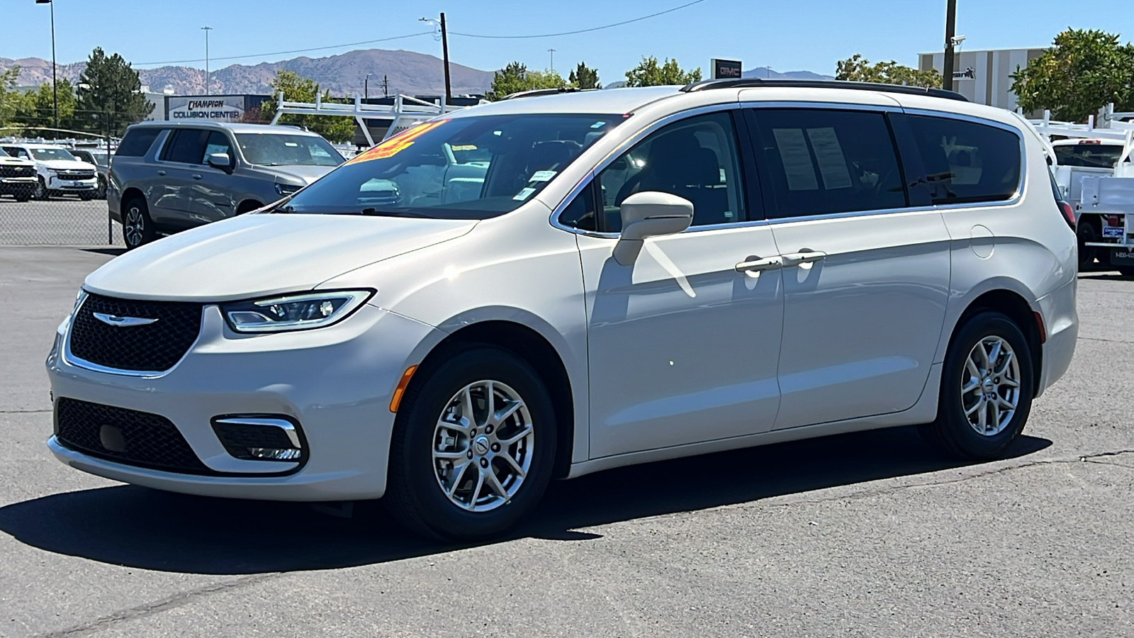 2021 Chrysler Pacifica Touring 1