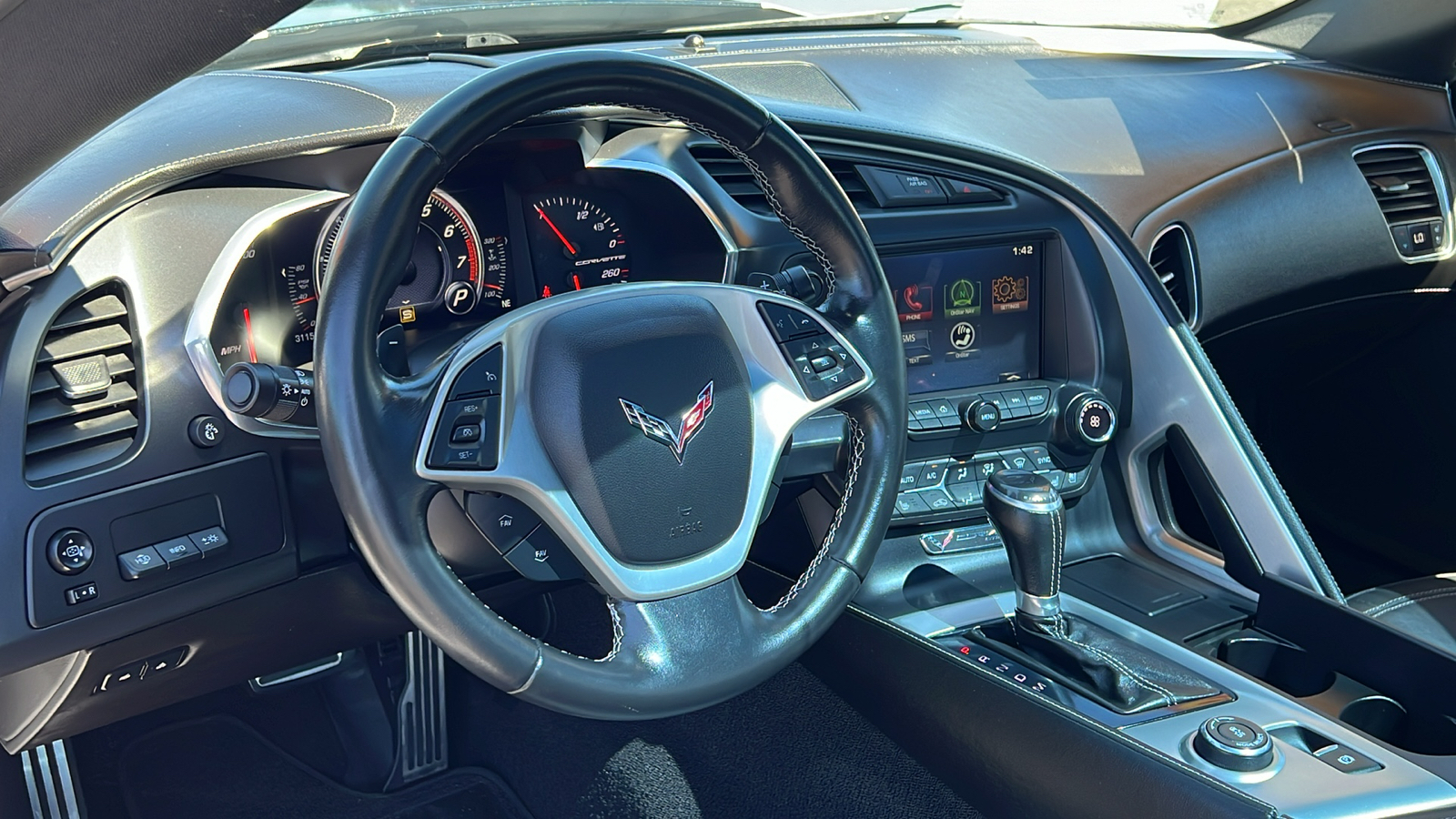 2015 Chevrolet Corvette 2LT 23