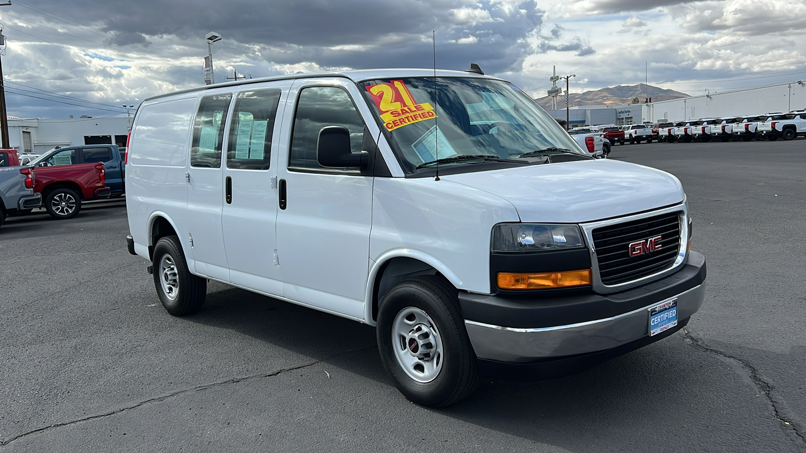 2021 GMC Savana Cargo Van  3