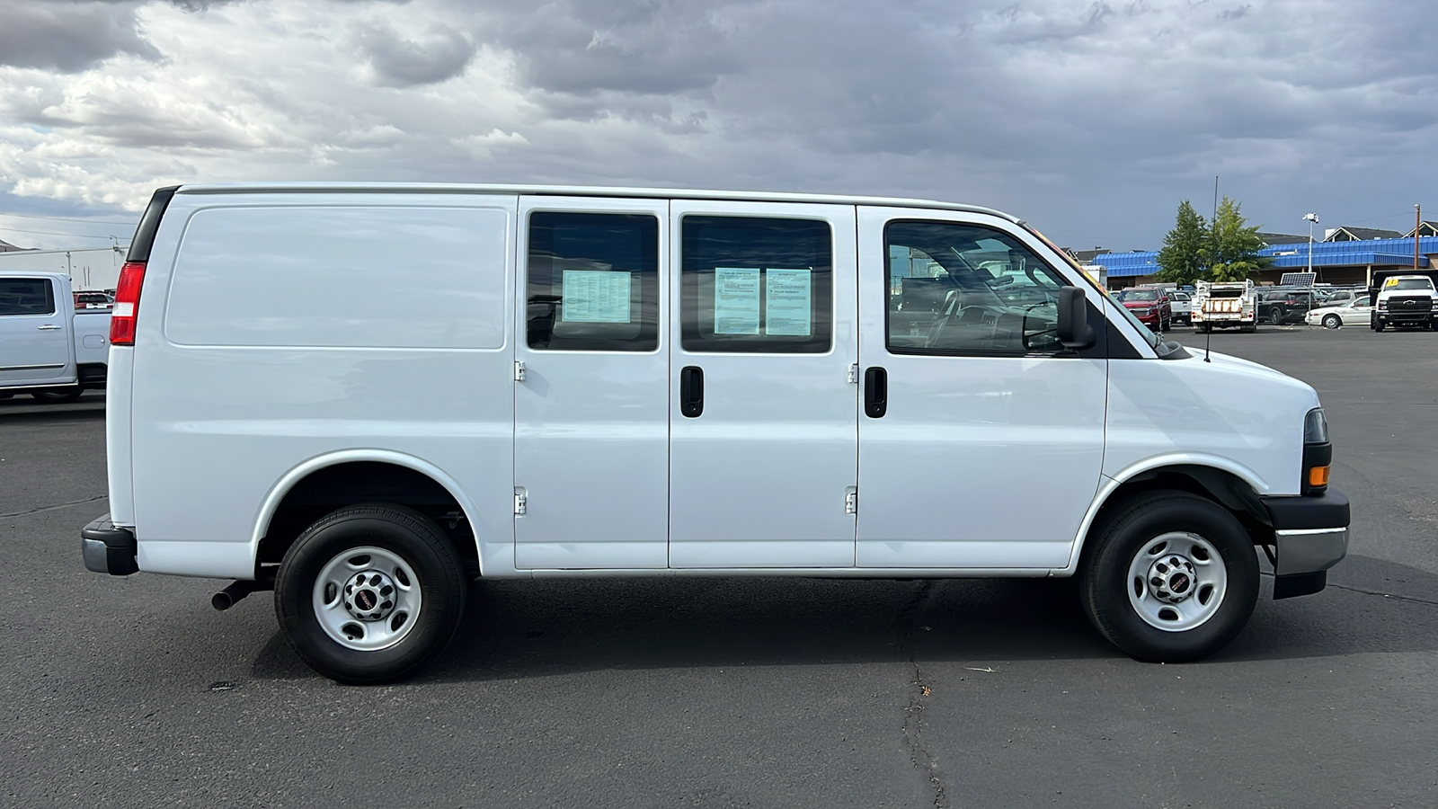 2021 GMC Savana Cargo Van  4