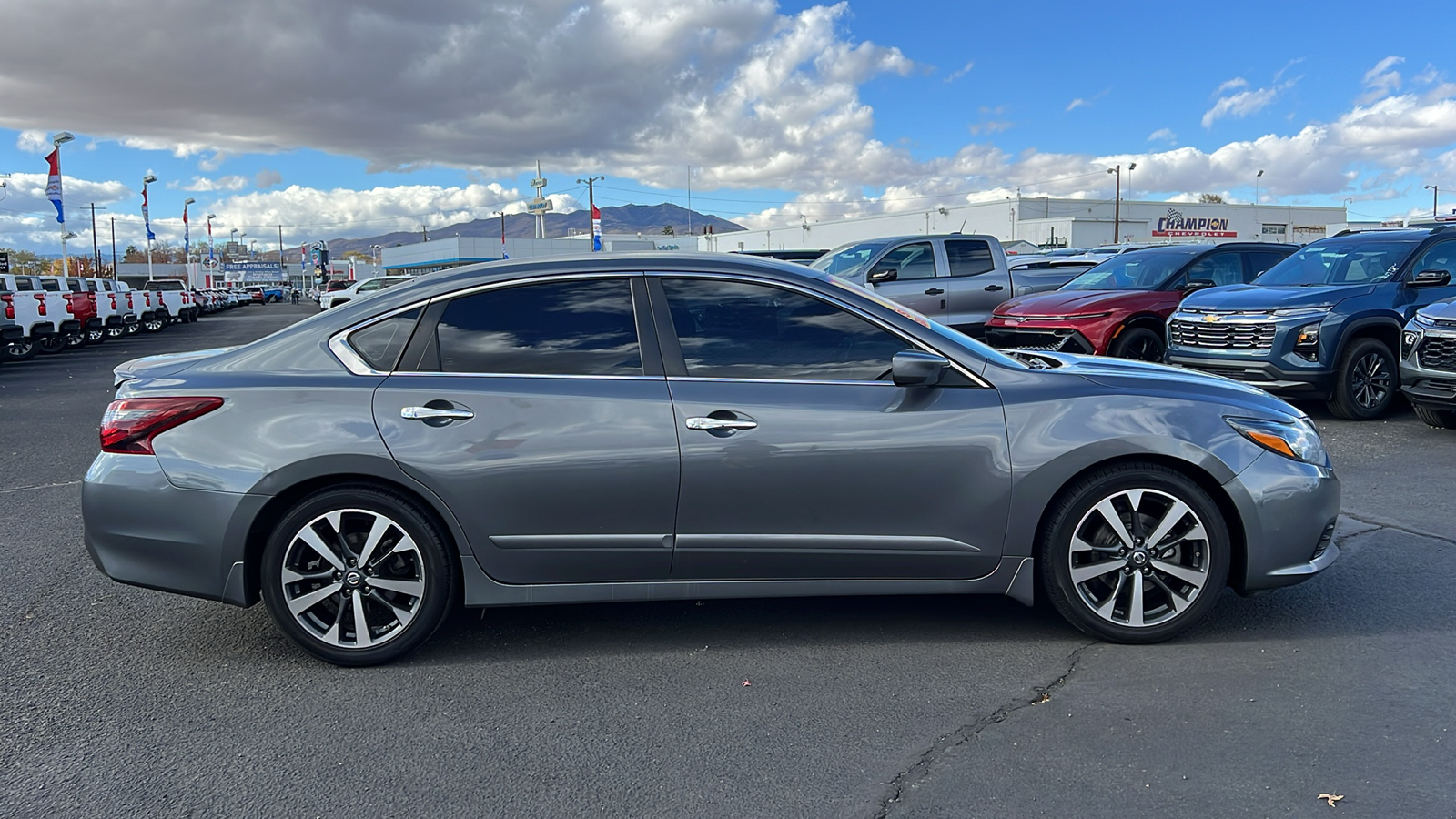 2017 Nissan Altima 2.5 SR 4