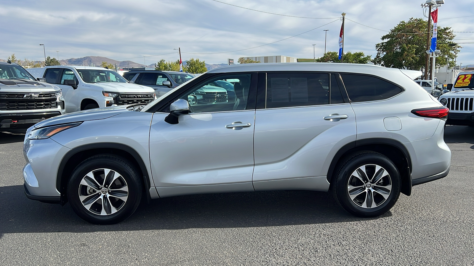 2022 Toyota Highlander XLE 8