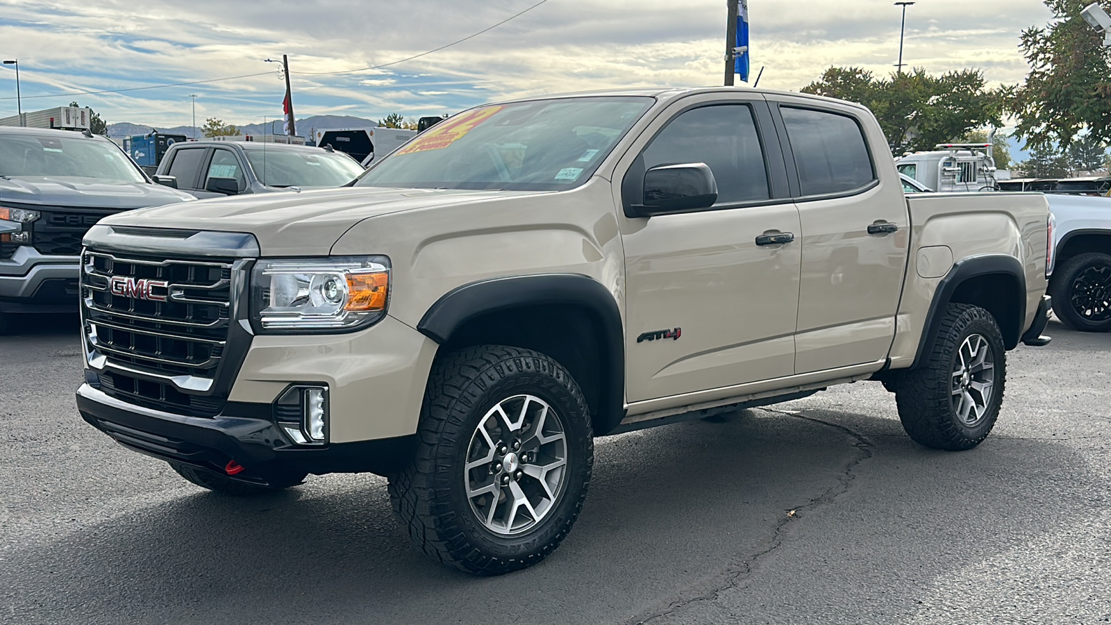 2022 GMC Canyon 4WD AT4 w/Cloth 1