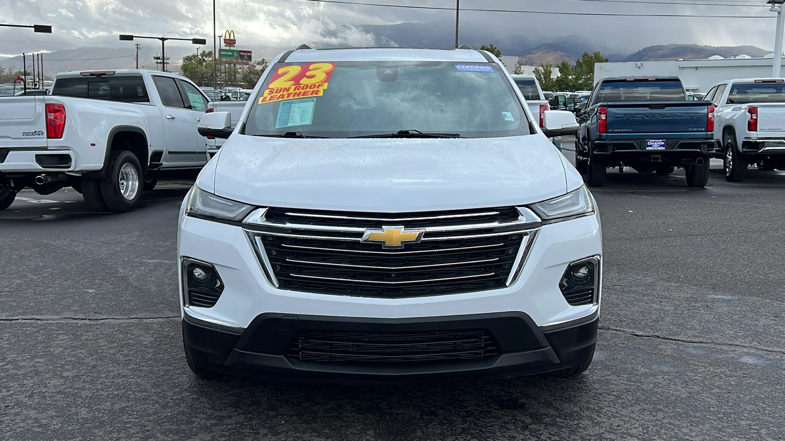 2023 Chevrolet Traverse LT Leather 2