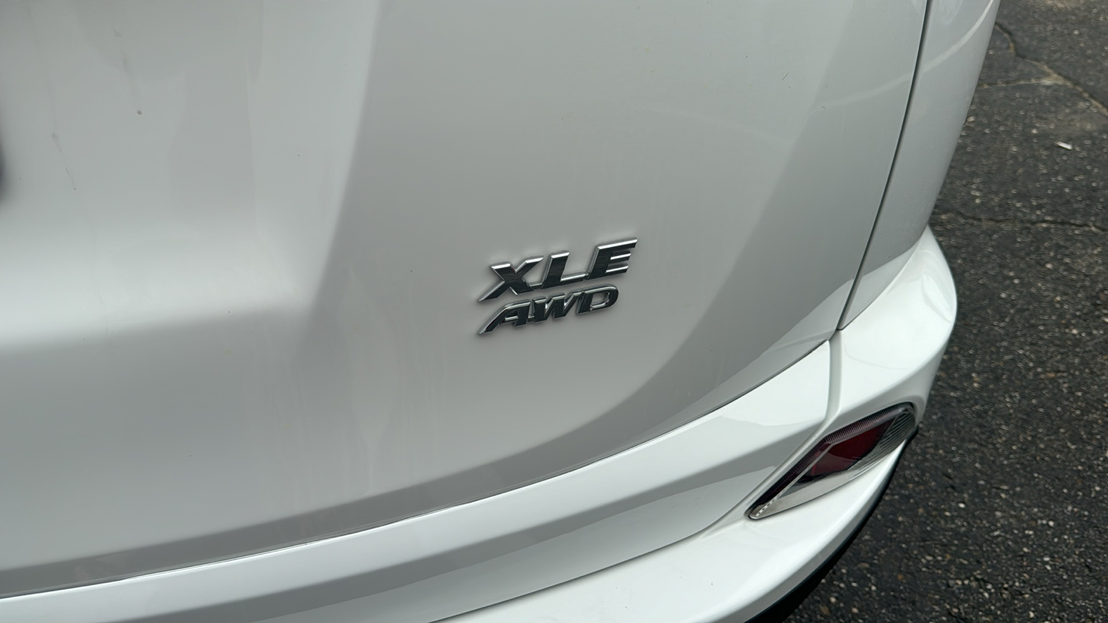 2016 Toyota RAV4 XLE 11