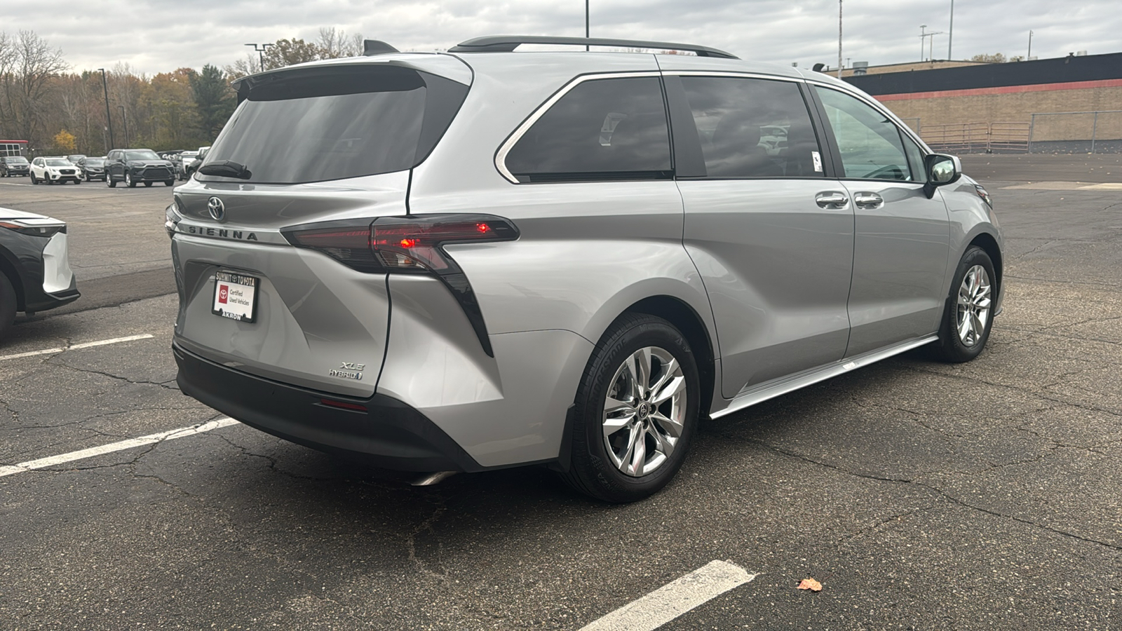 2023 Toyota Sienna XLE 8