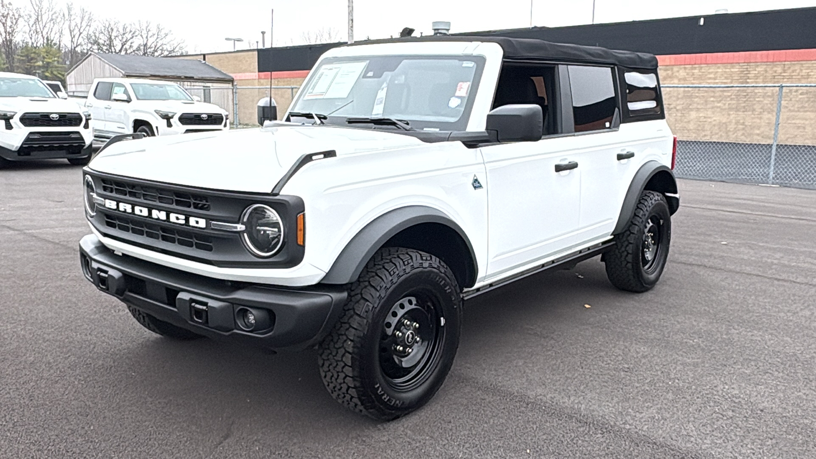 2022 Ford Bronco Black Diamond 1