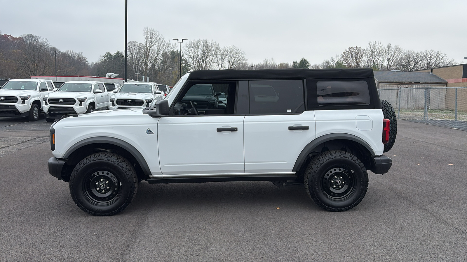 2022 Ford Bronco Black Diamond 2