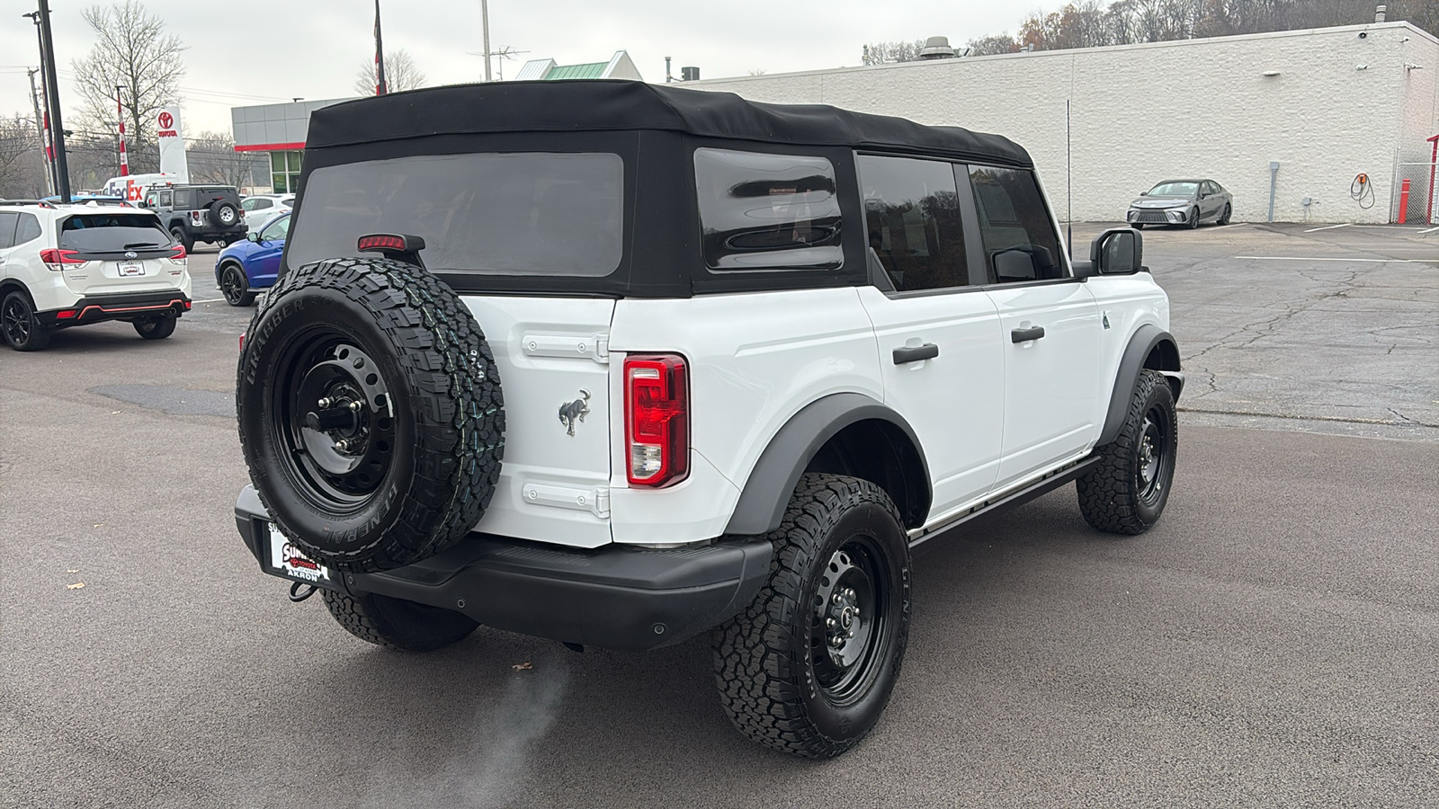 2022 Ford Bronco Black Diamond 8