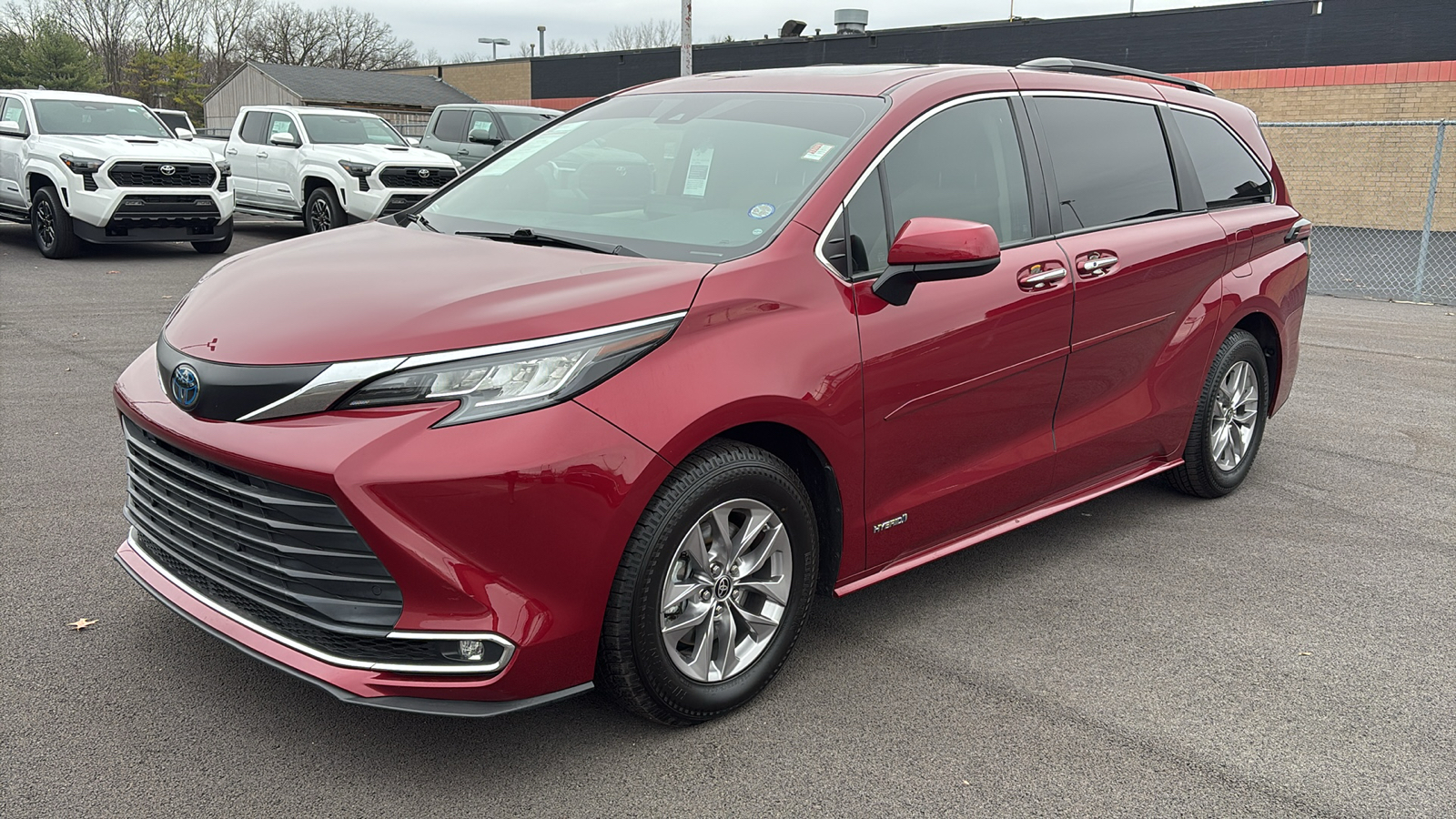 2021 Toyota Sienna XLE 1