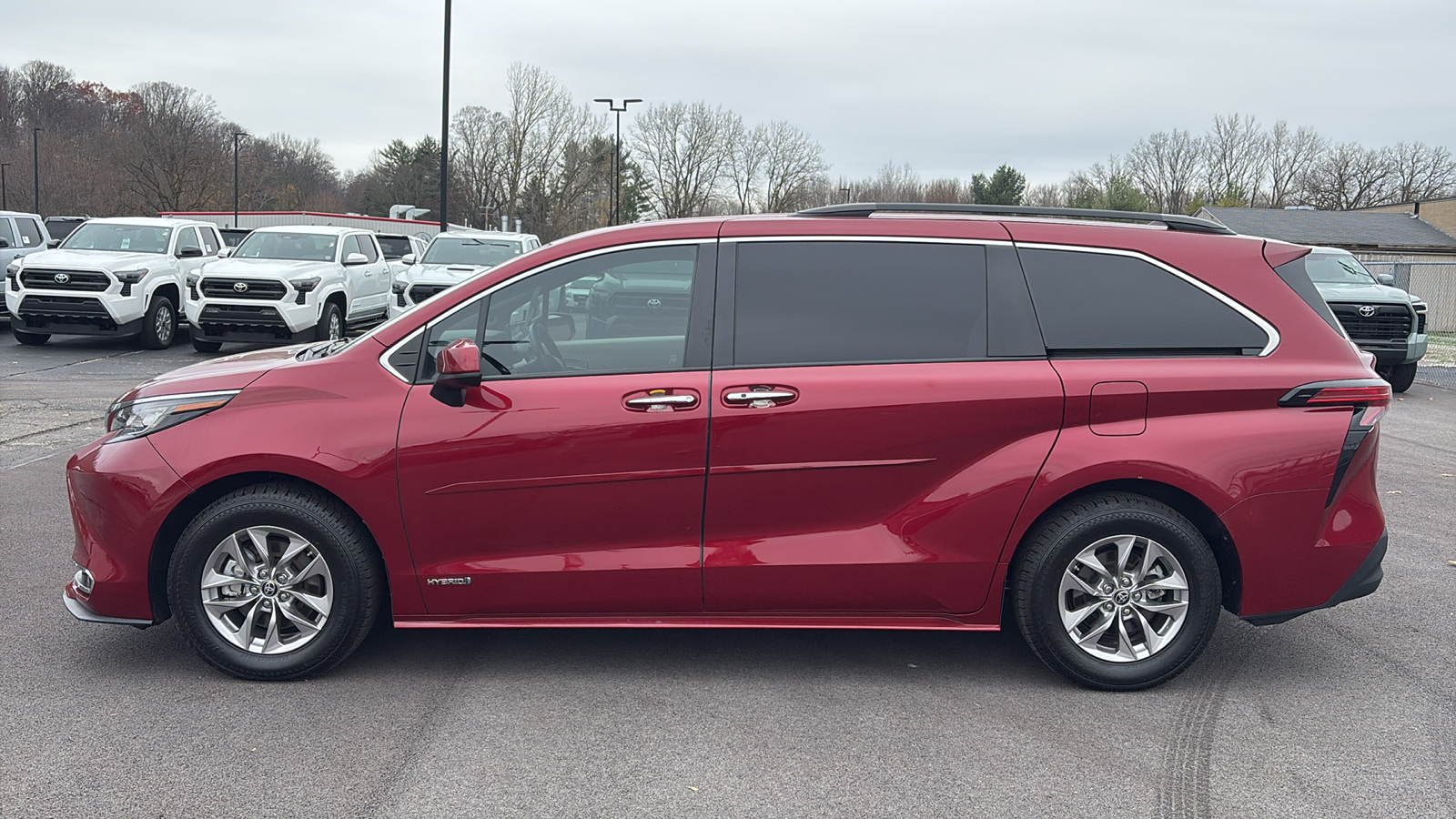 2021 Toyota Sienna XLE 2