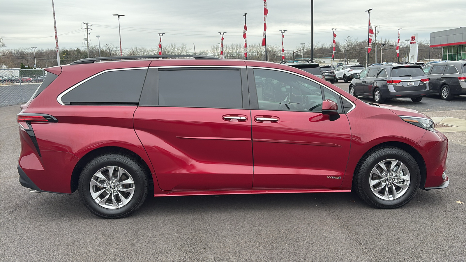 2021 Toyota Sienna XLE 10