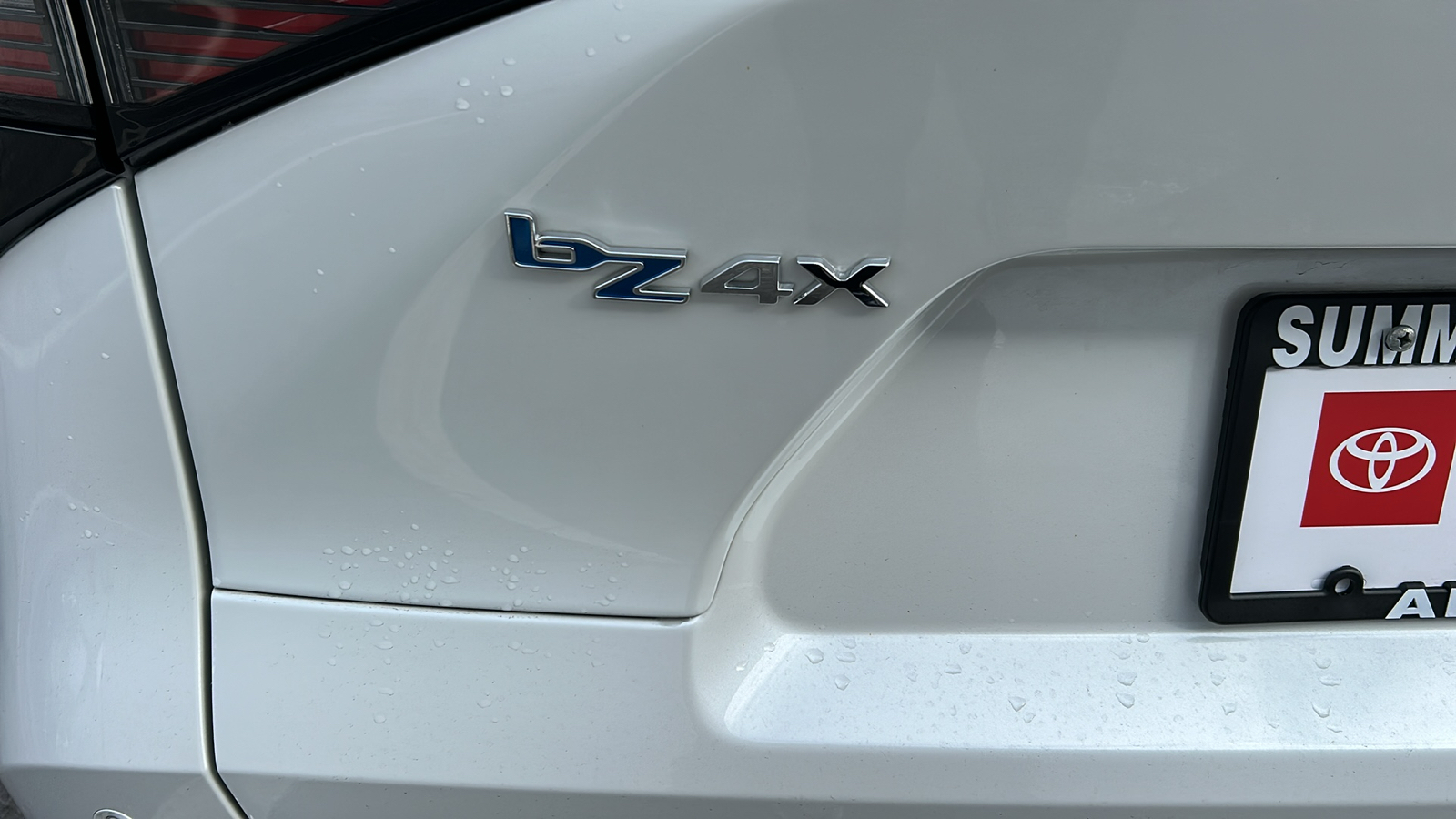 2023 Toyota bZ4X Limited 8
