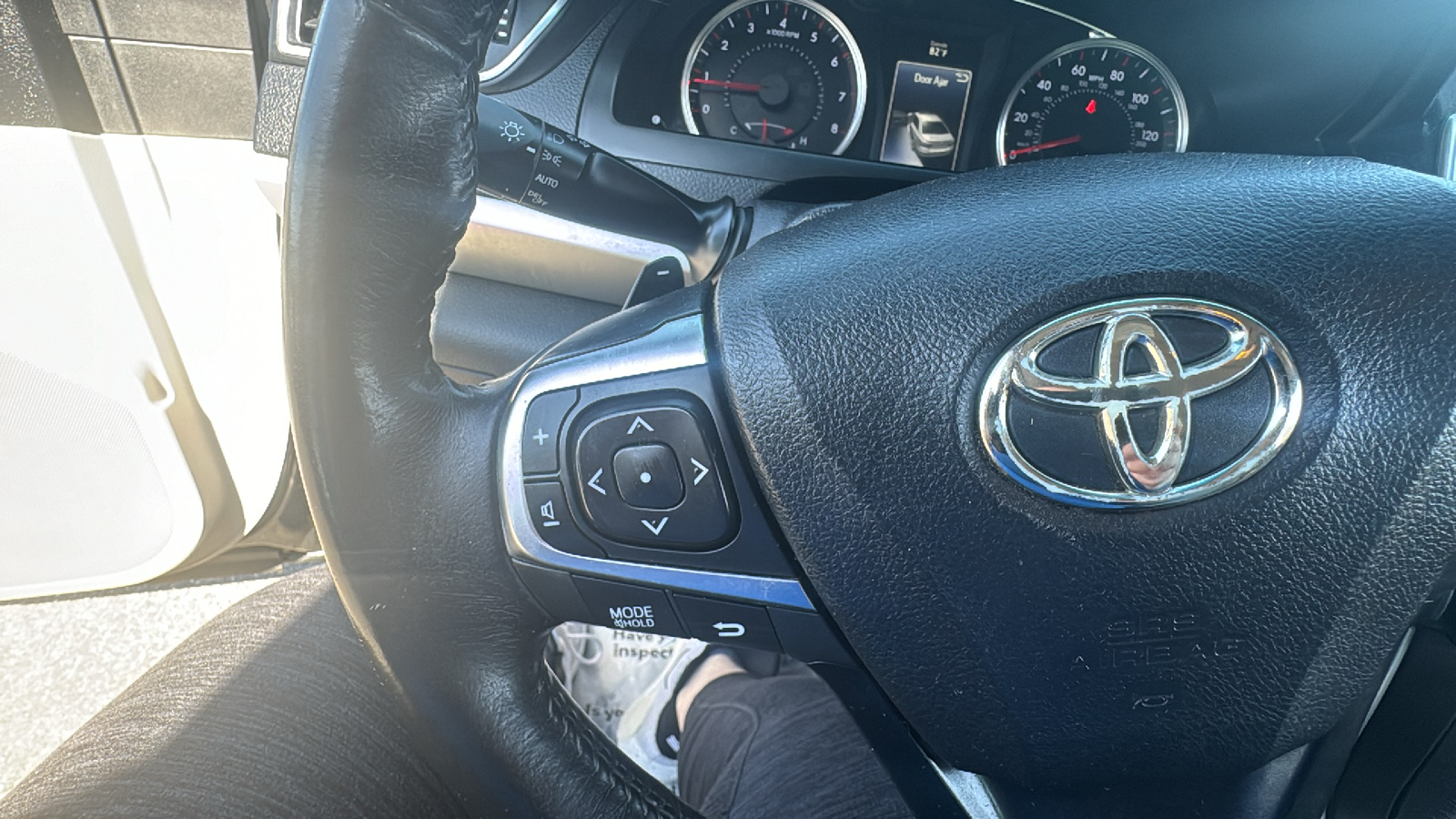 2016 Toyota Camry SE 16