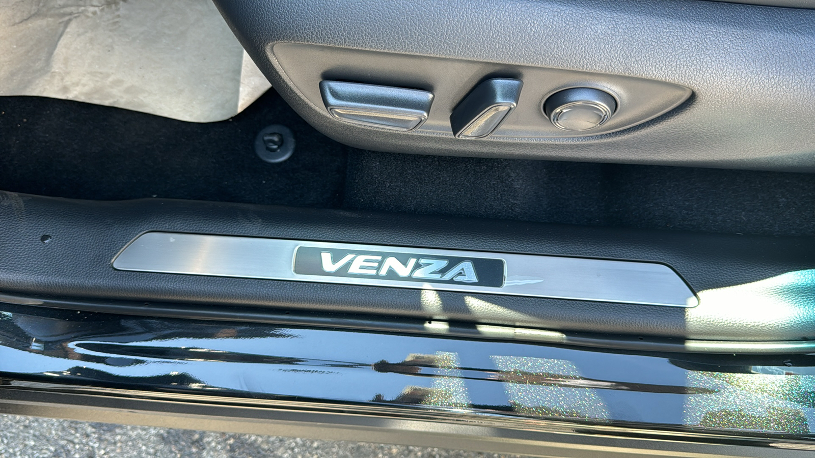 2024 Toyota Venza Nightshade 41