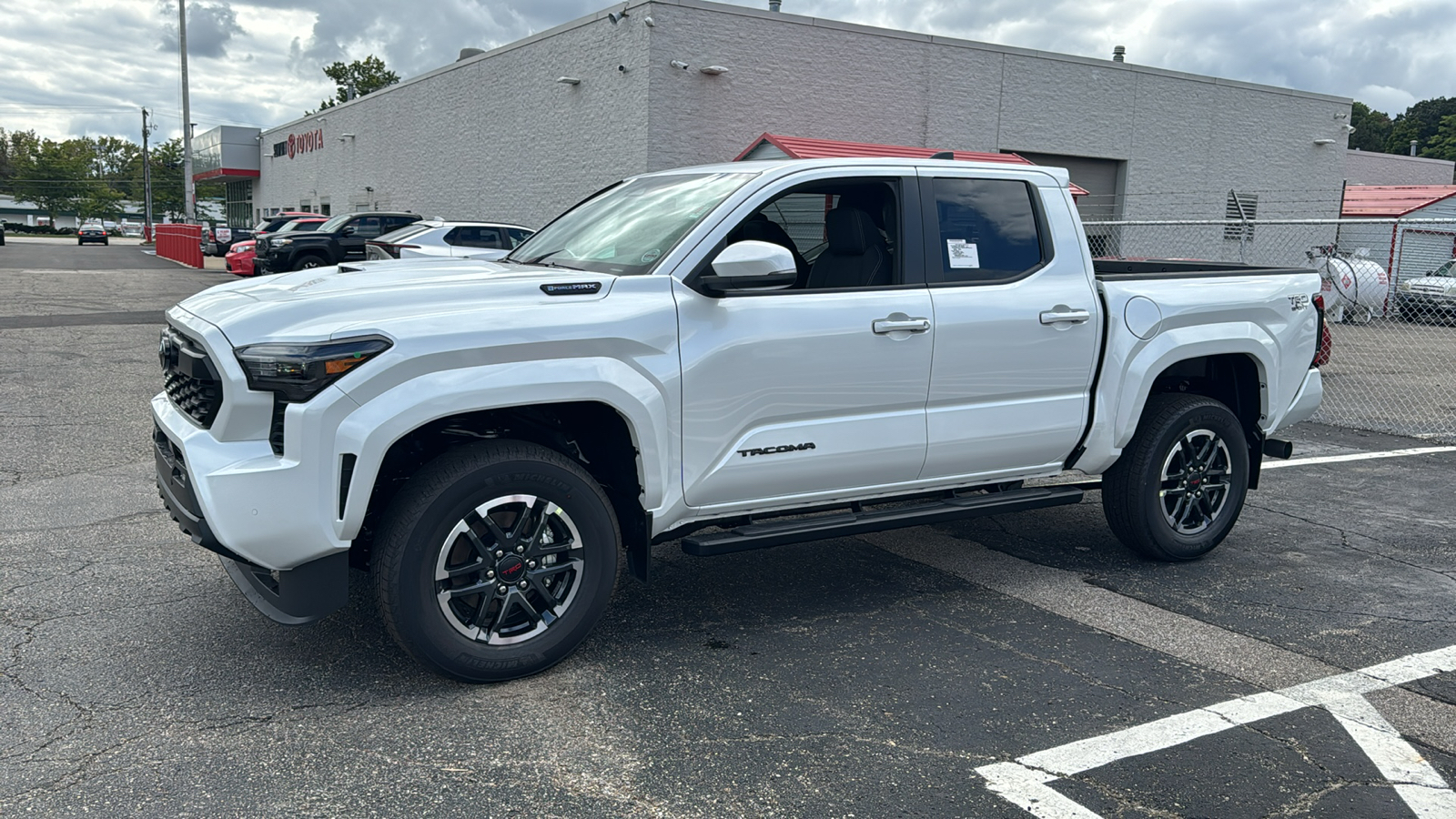 2024 Toyota Tacoma Hybrid TRD Sport 3