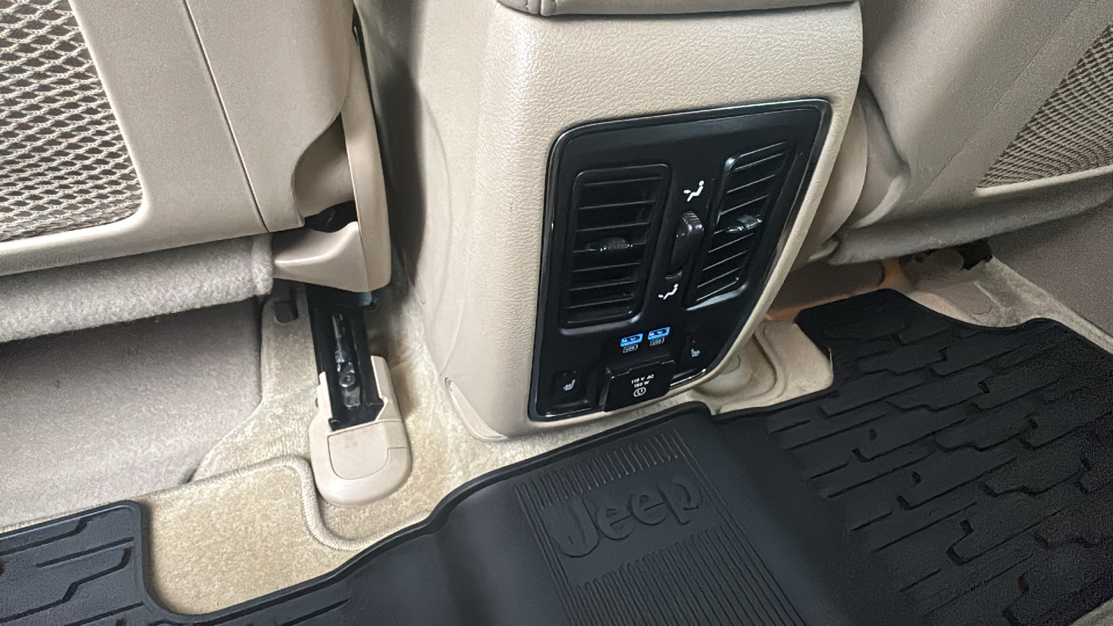 2015 Jeep Grand Cherokee Overland 41