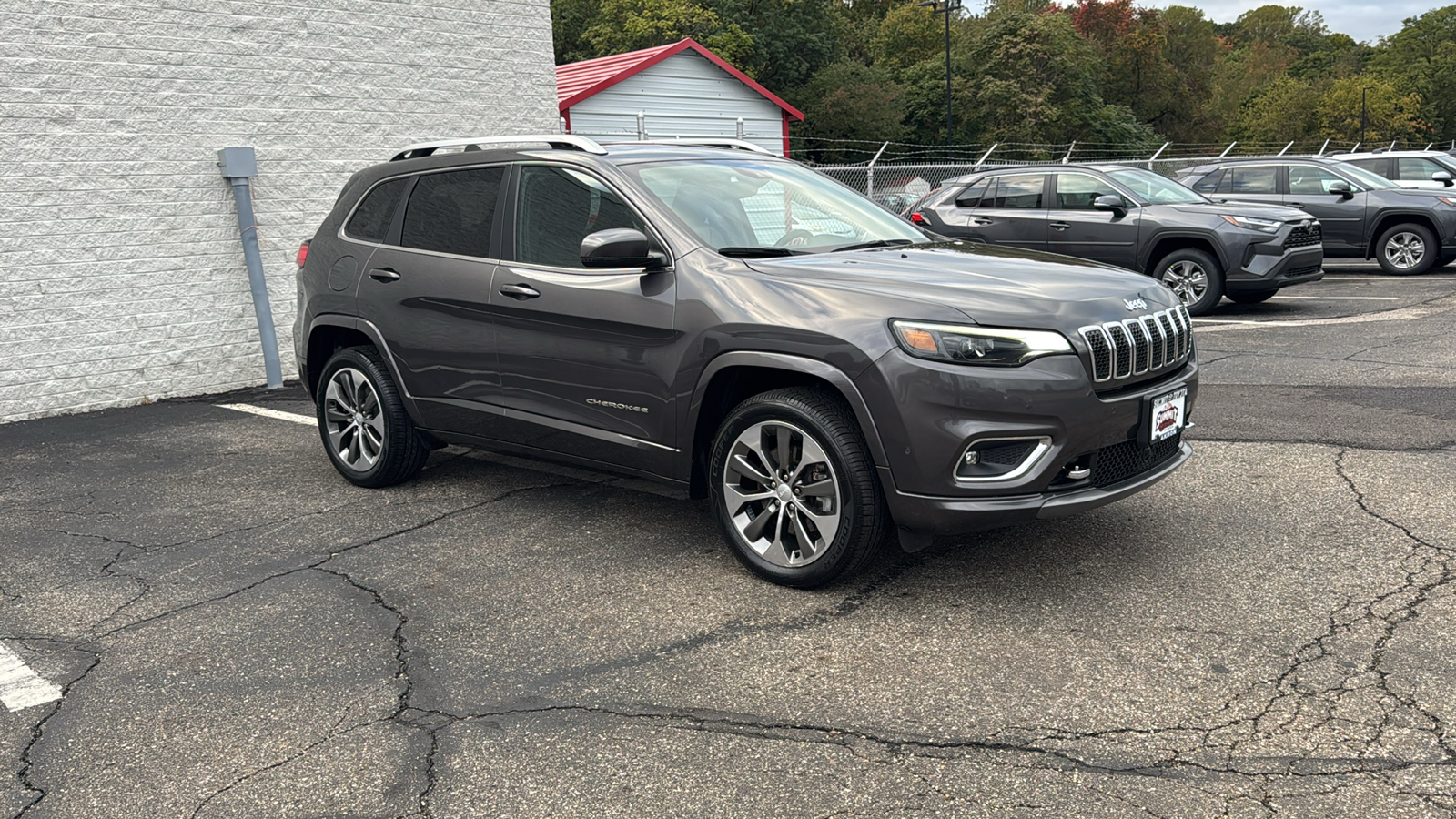 2019 Jeep Cherokee Overland 1