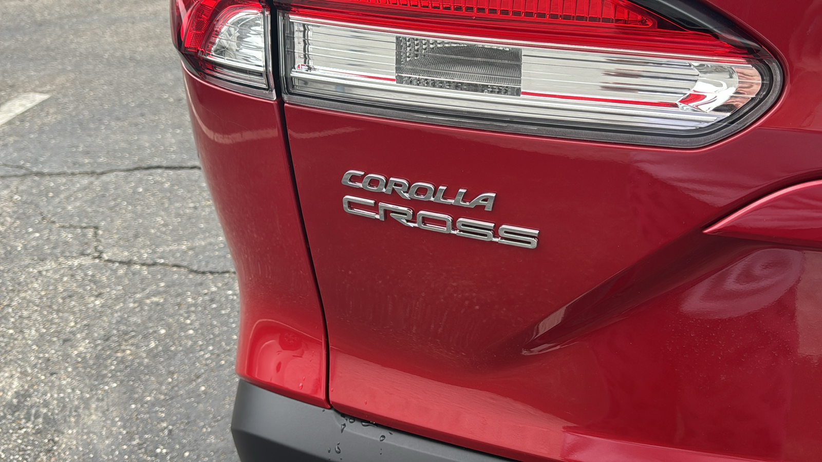 2024 Toyota Corolla Cross LE 10