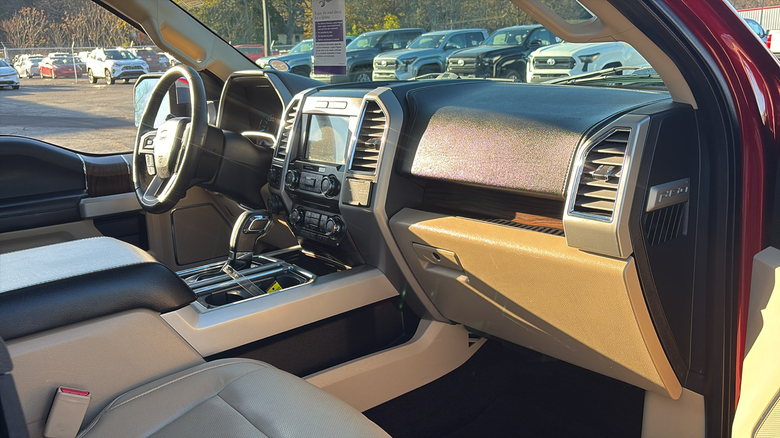 2016 Ford F-150 Lariat 24