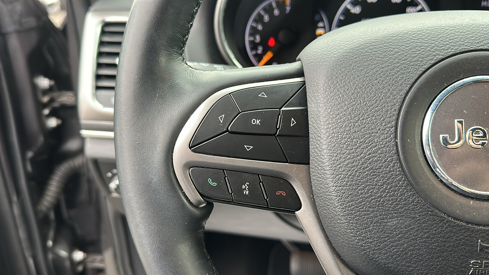 2019 Jeep Grand Cherokee Limited 17