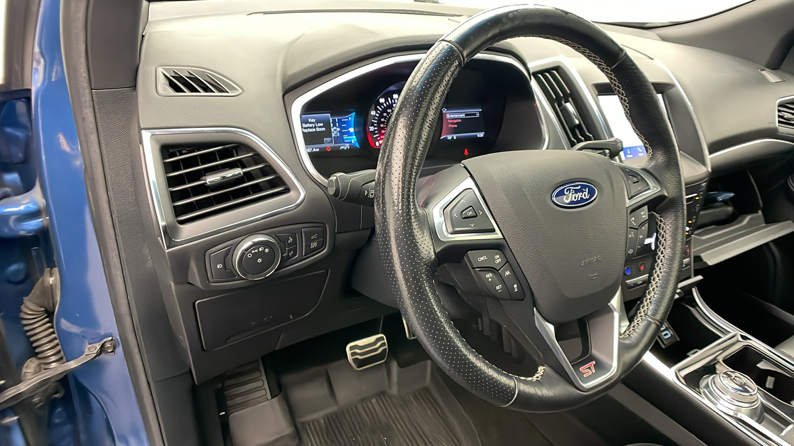 2019 Ford Edge ST 11