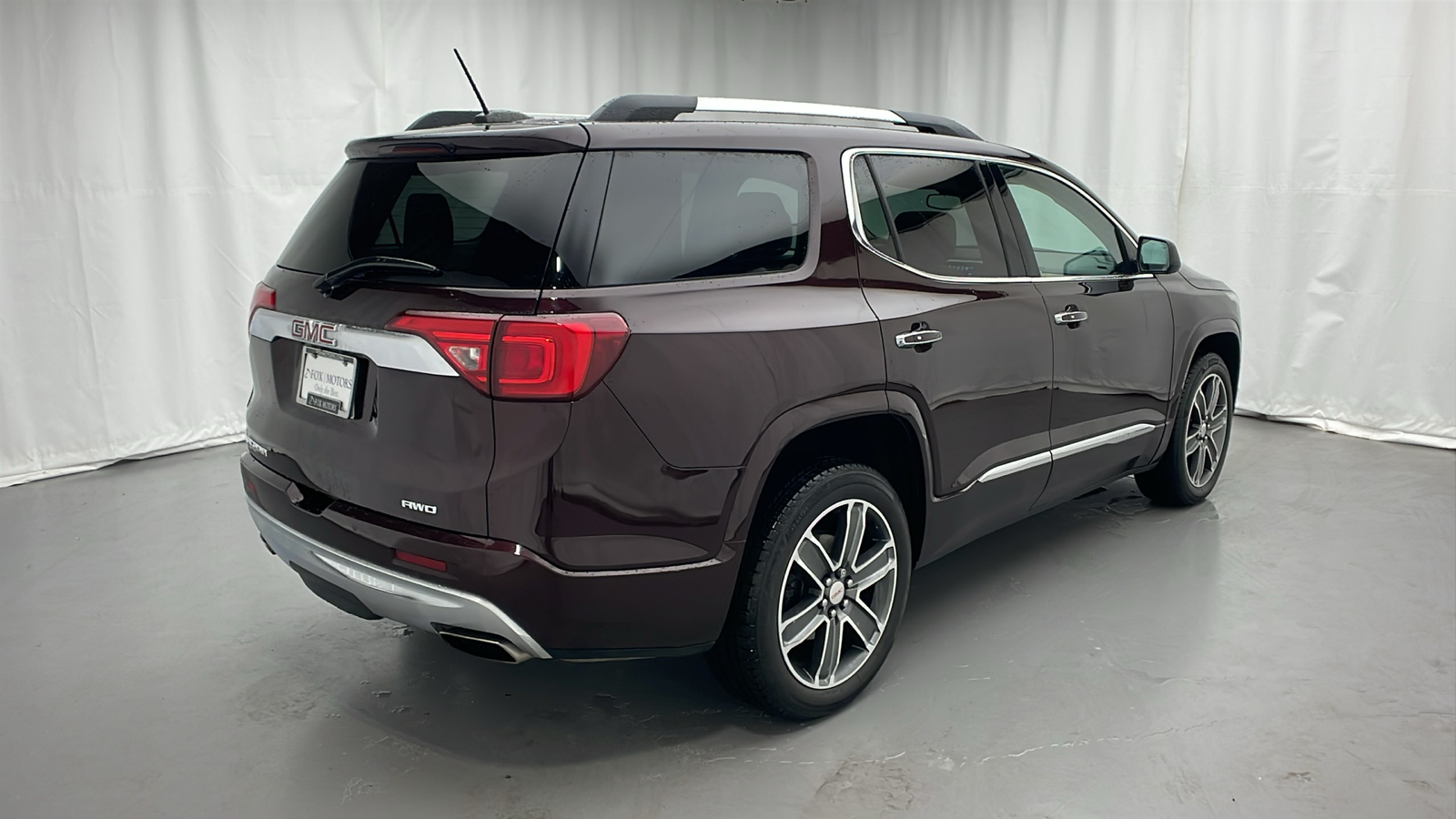 2017 GMC Acadia Denali 3