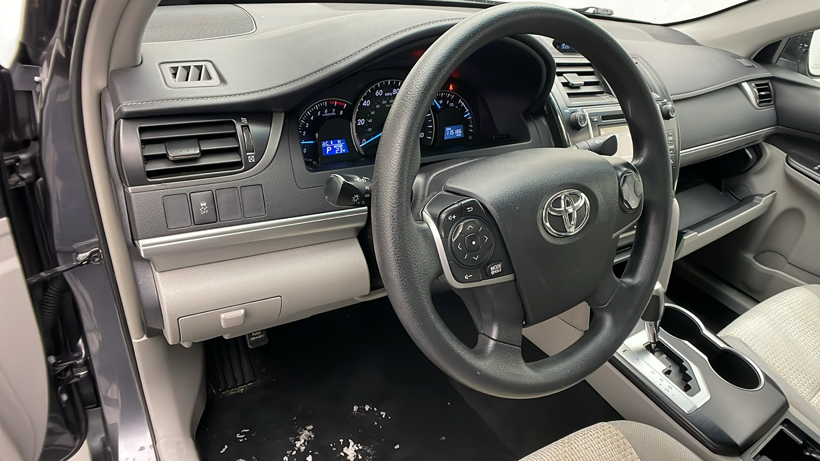 2014 Toyota Camry L 10