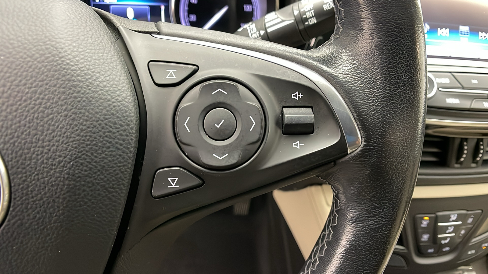 2019 Buick Envision Essence 16