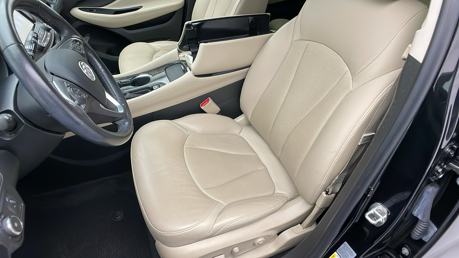 2019 Buick Envision Essence 28