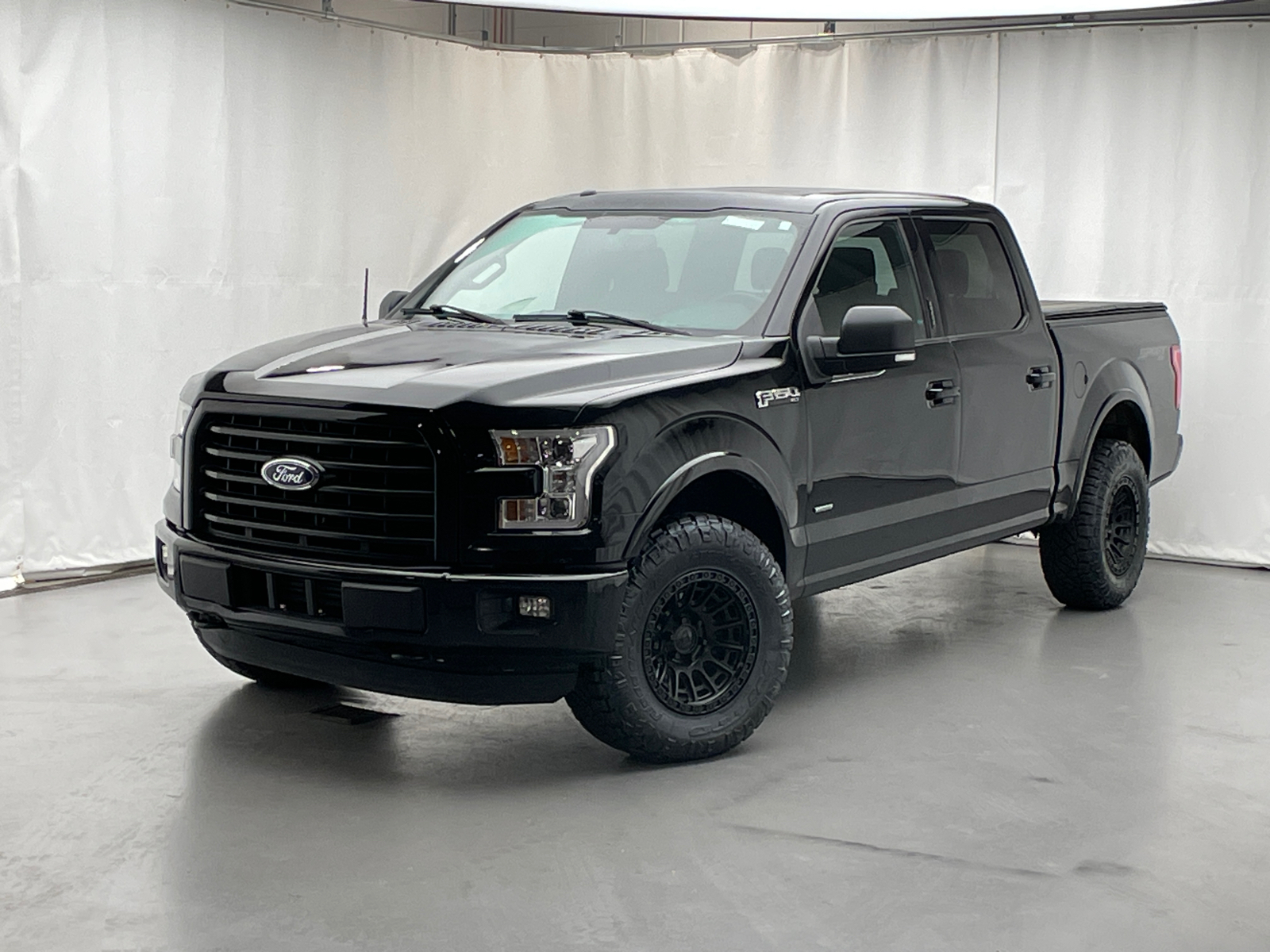 2016 Ford F-150 XLT 1