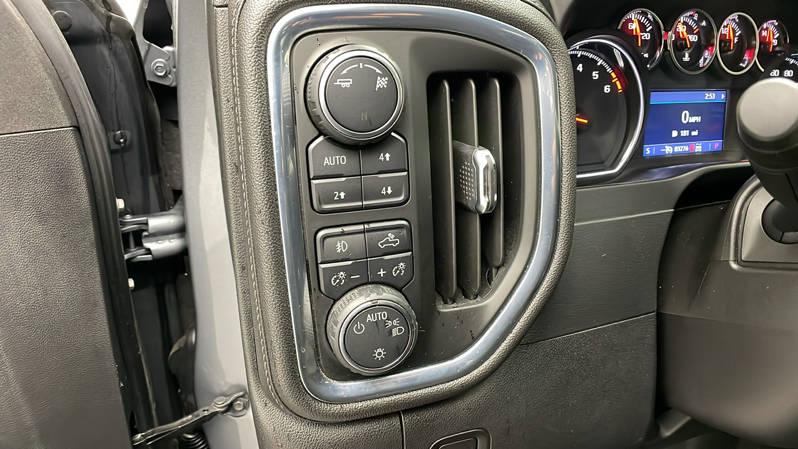 2019 Chevrolet Silverado 1500 RST 12