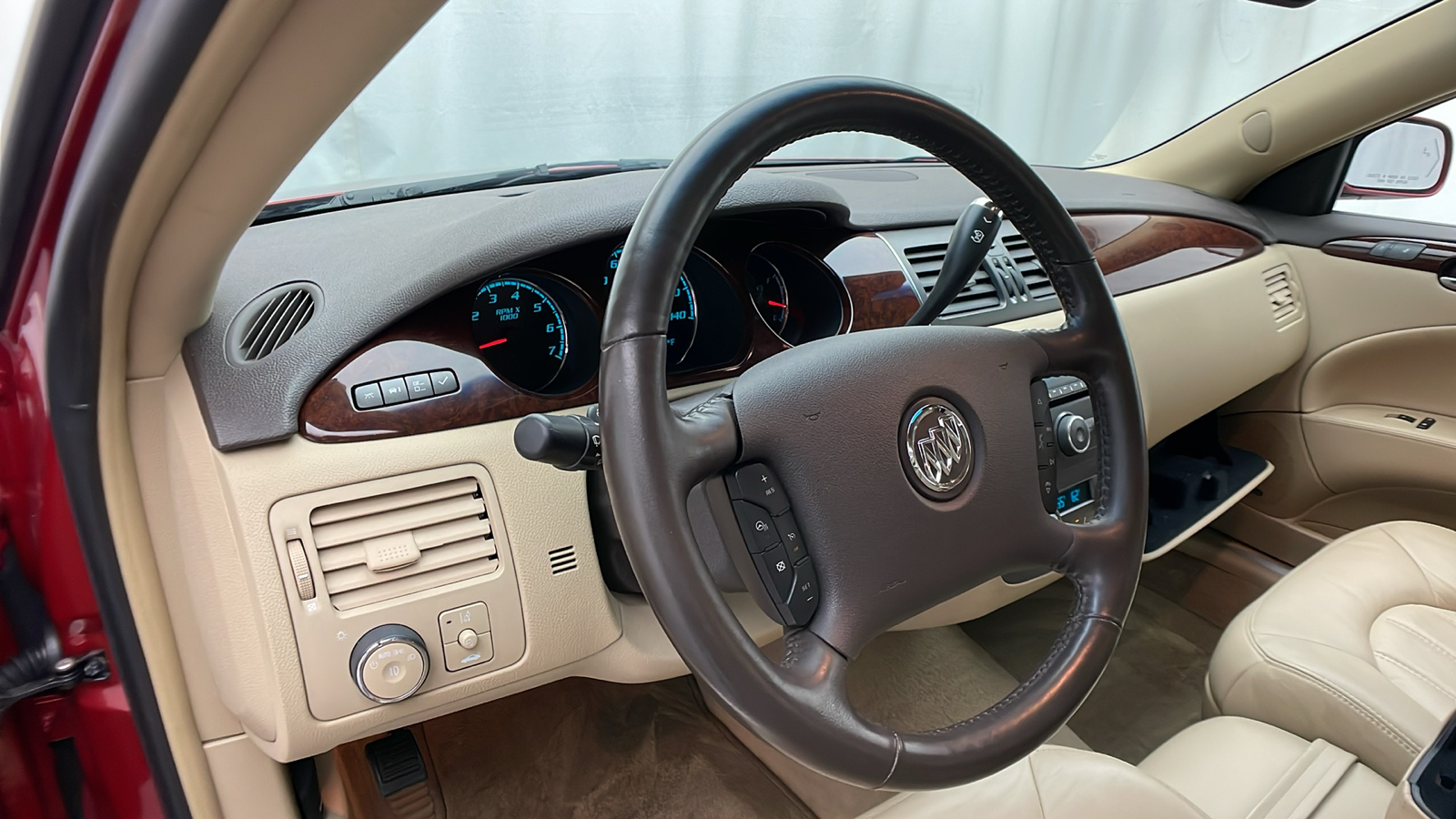 2011 Buick Lucerne CXL Premium 12