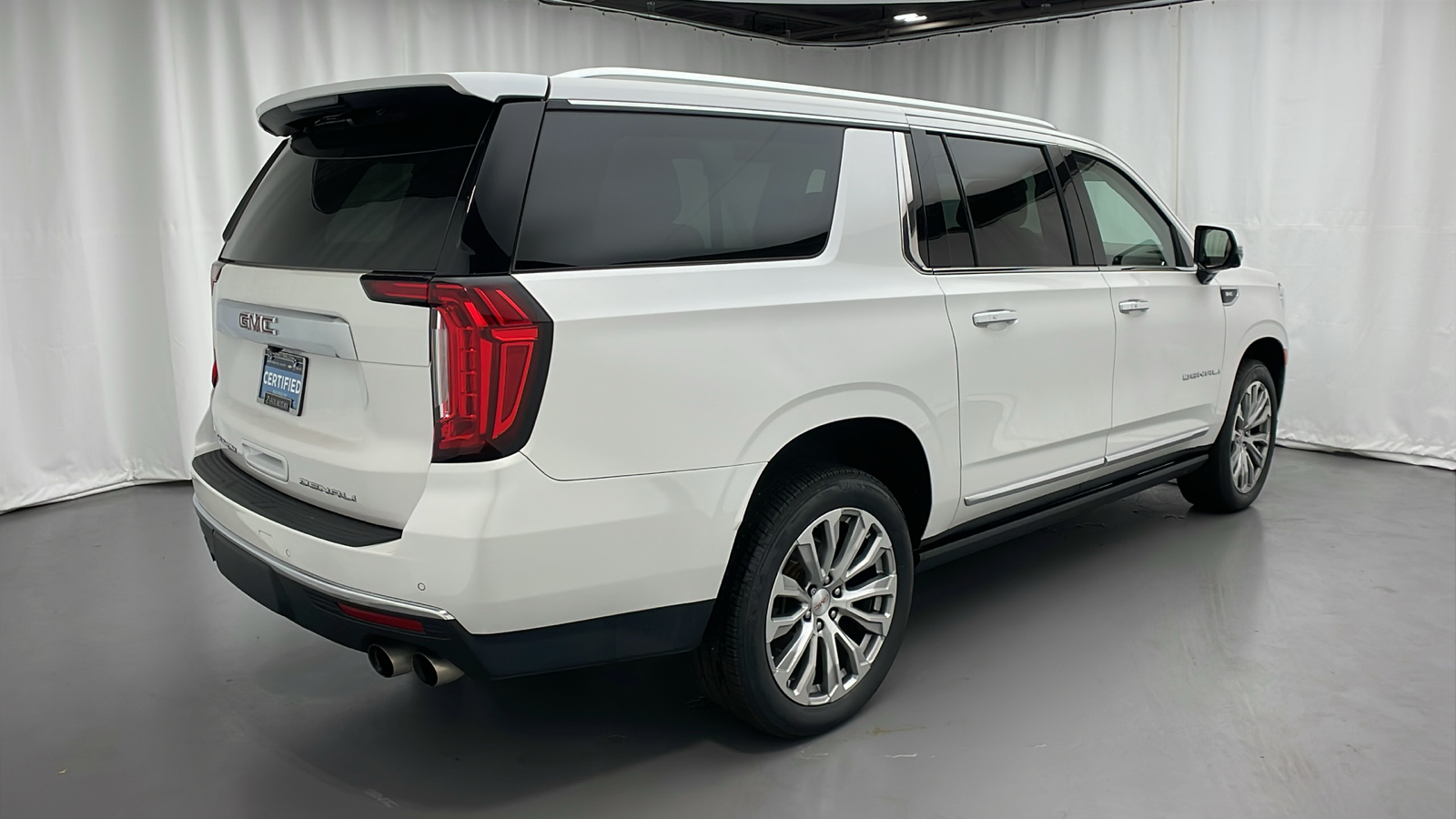 2022 GMC Yukon XL Denali 3