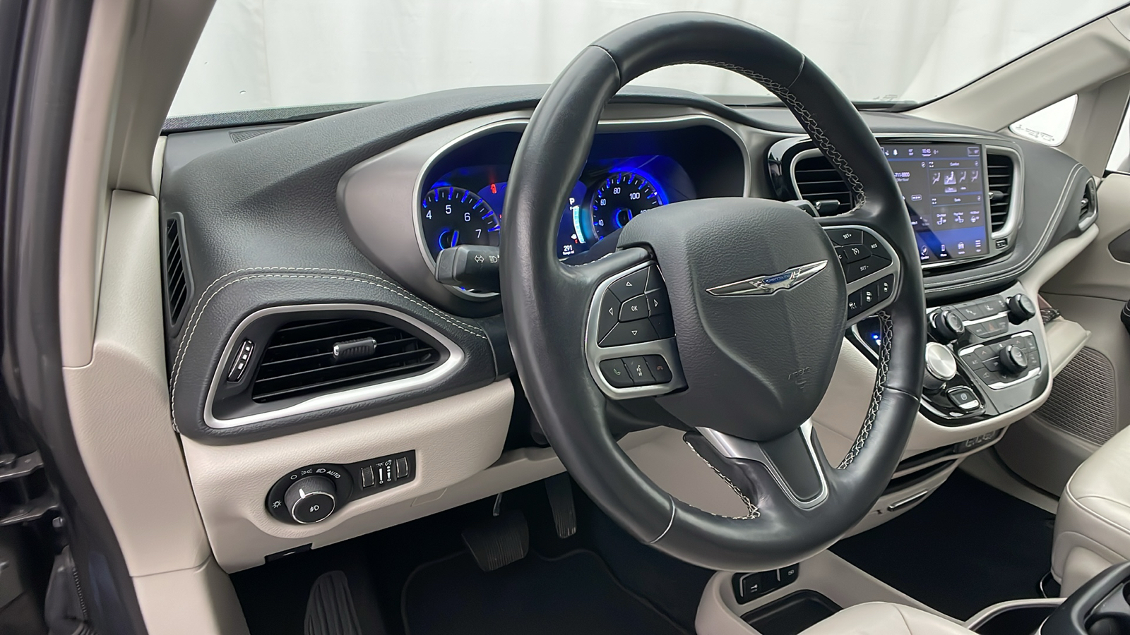 2021 Chrysler Pacifica Touring L 11