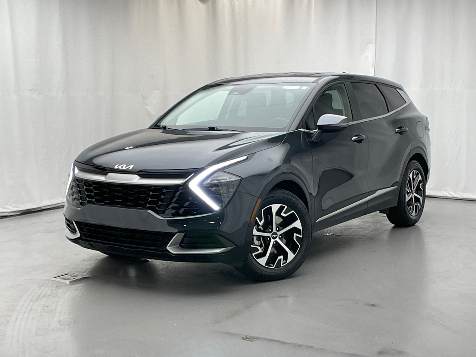 2023 Kia Sportage EX 1