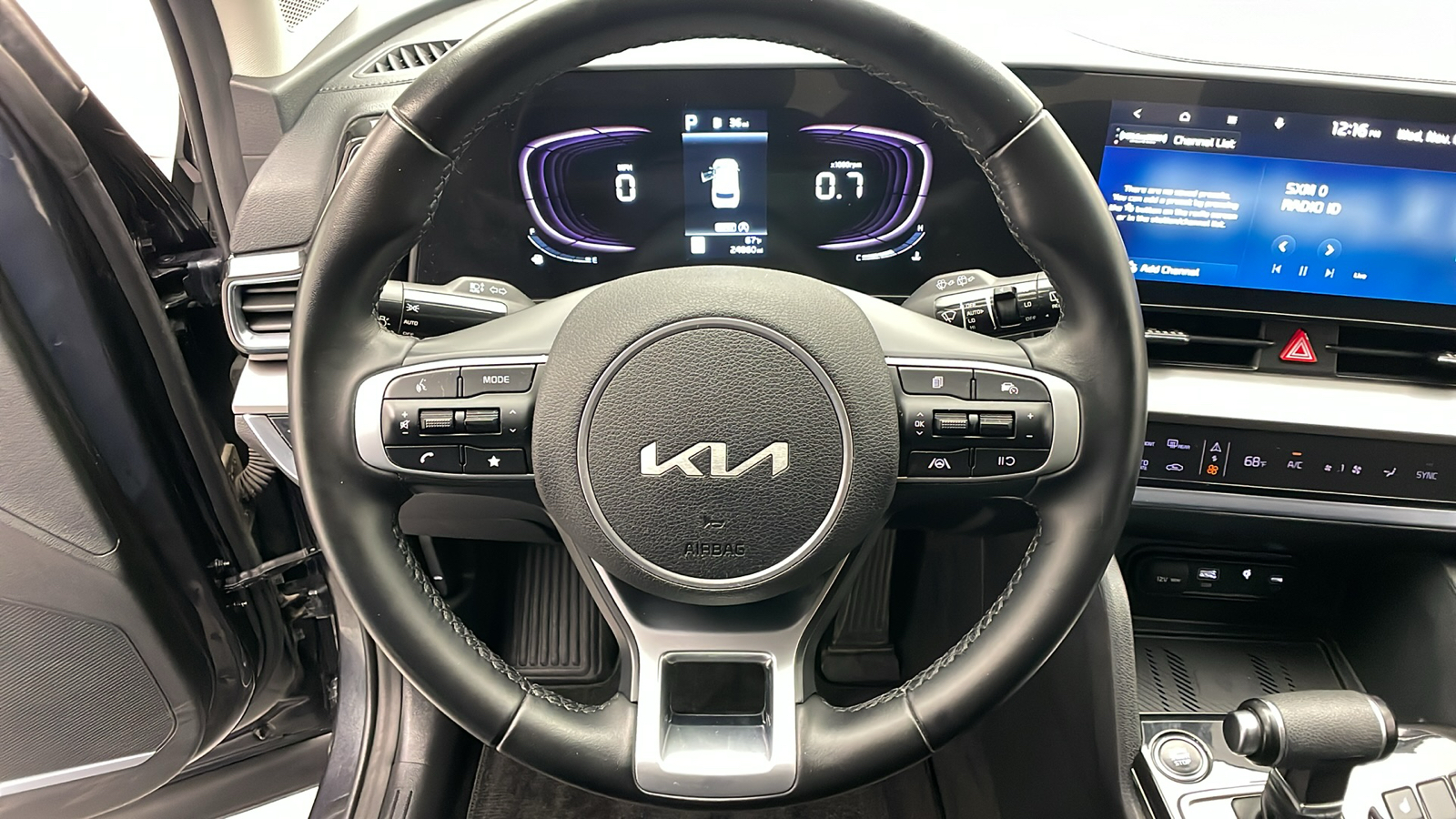 2023 Kia Sportage EX 12