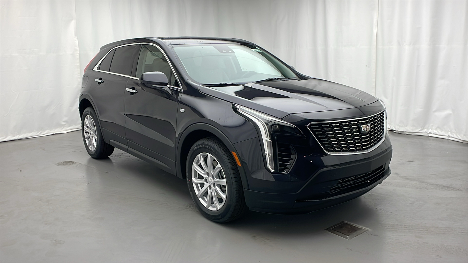 2022 Cadillac XT4 Luxury 2