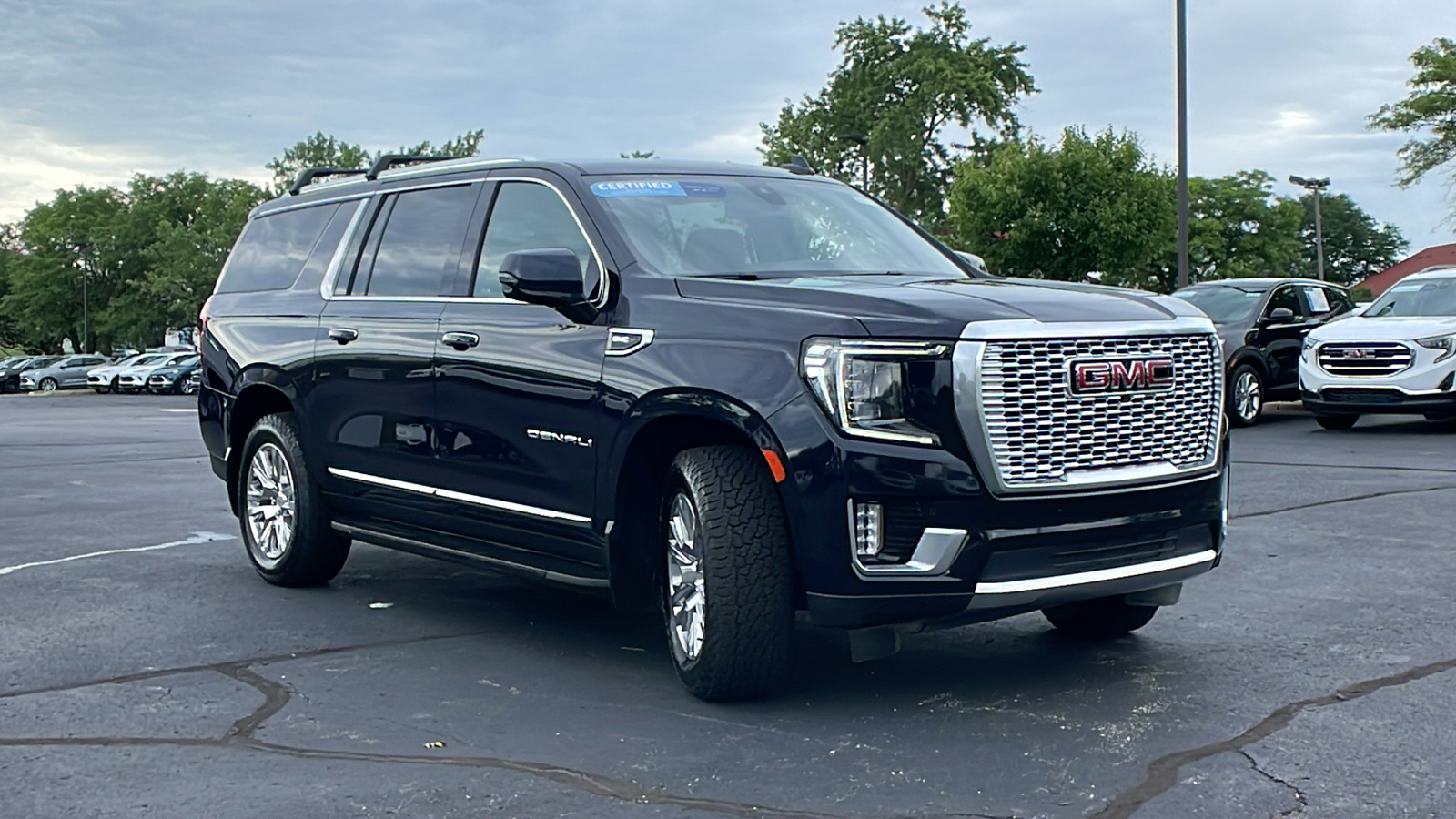 2022 GMC Yukon XL Denali 2