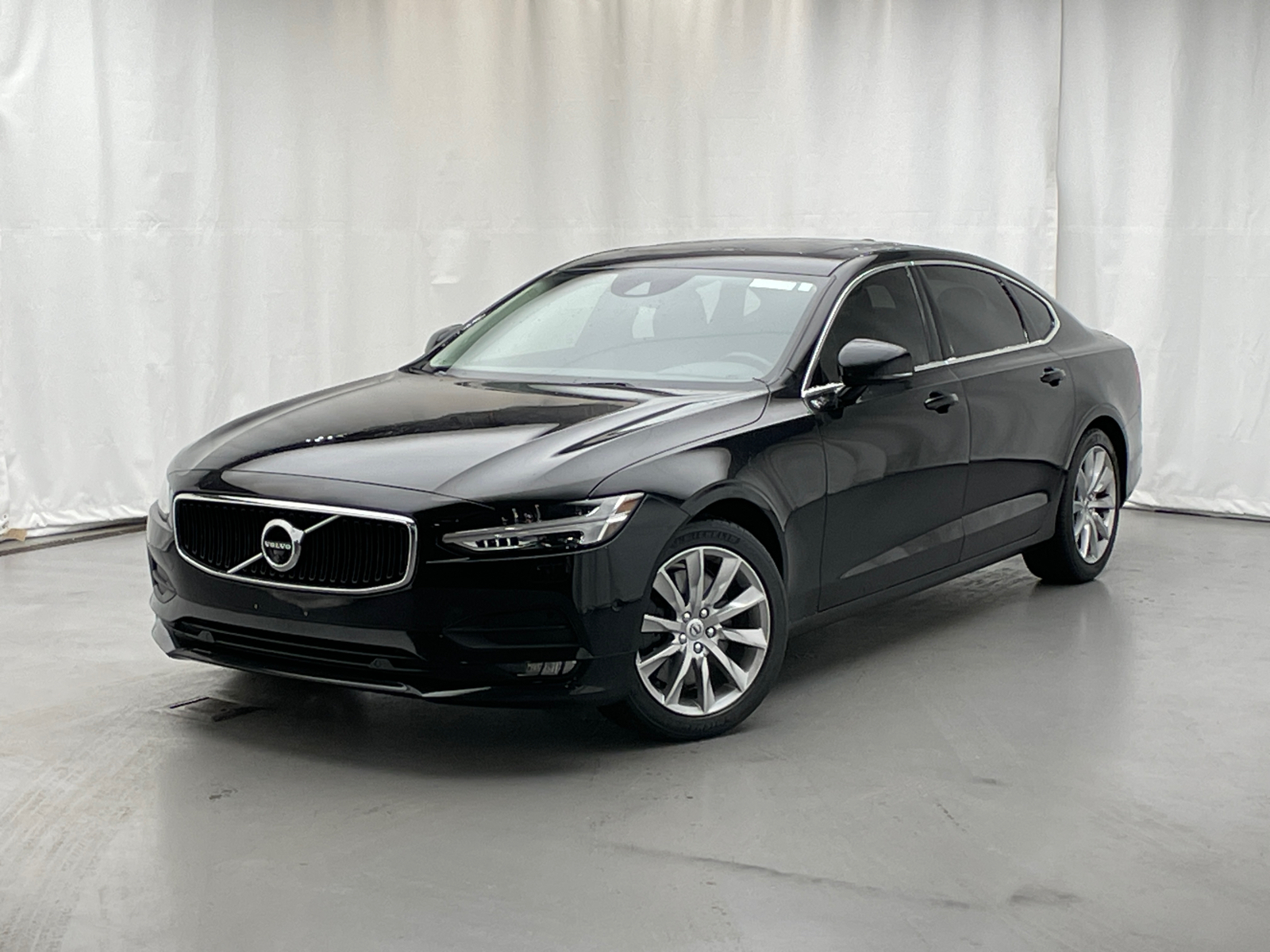 2018 Volvo S90 T6 Momentum 1