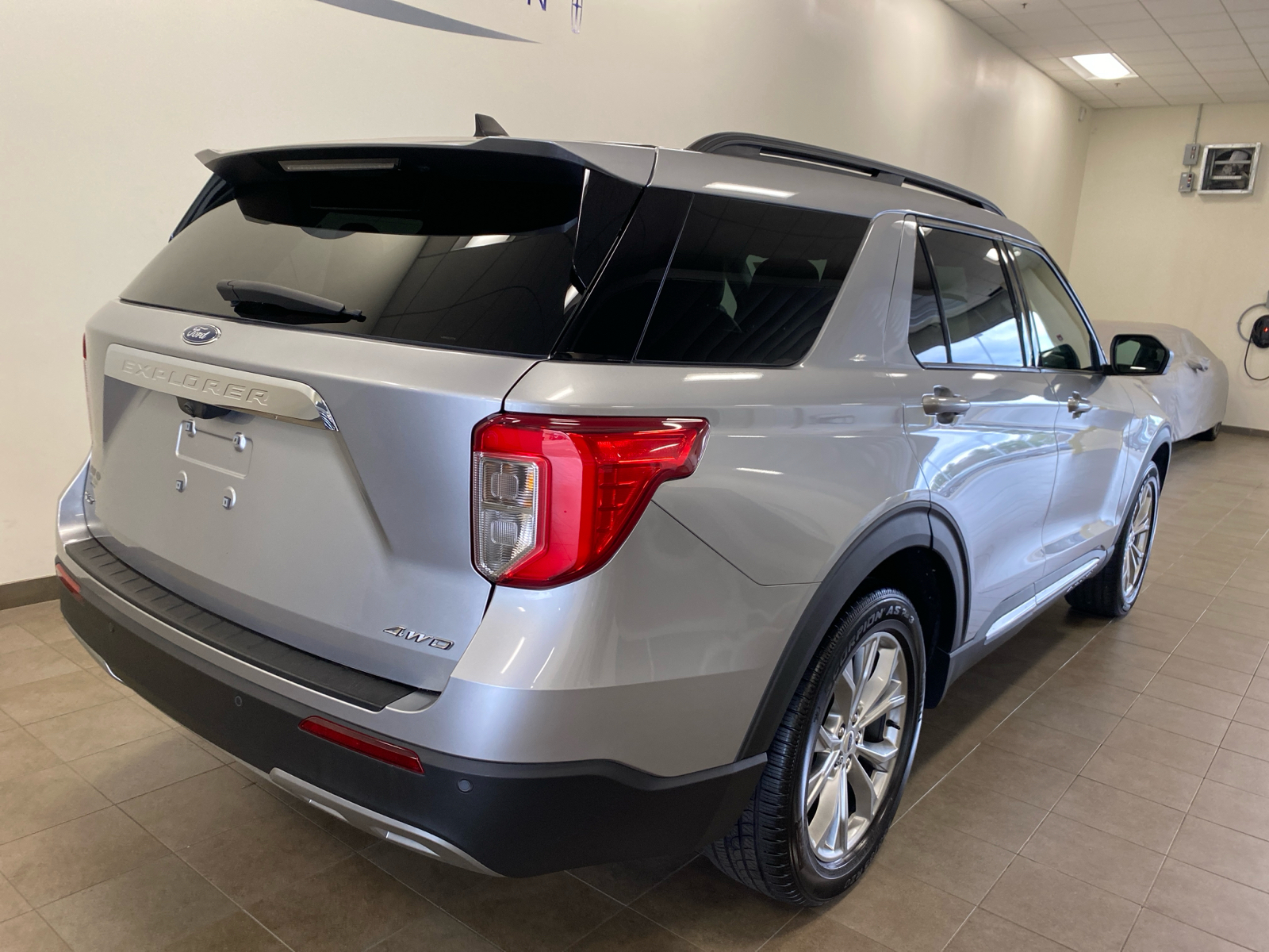 2021 Ford Explorer 2021 FORD EXPLORER XLT 4DR SUV 119.1 WB 4WD 9