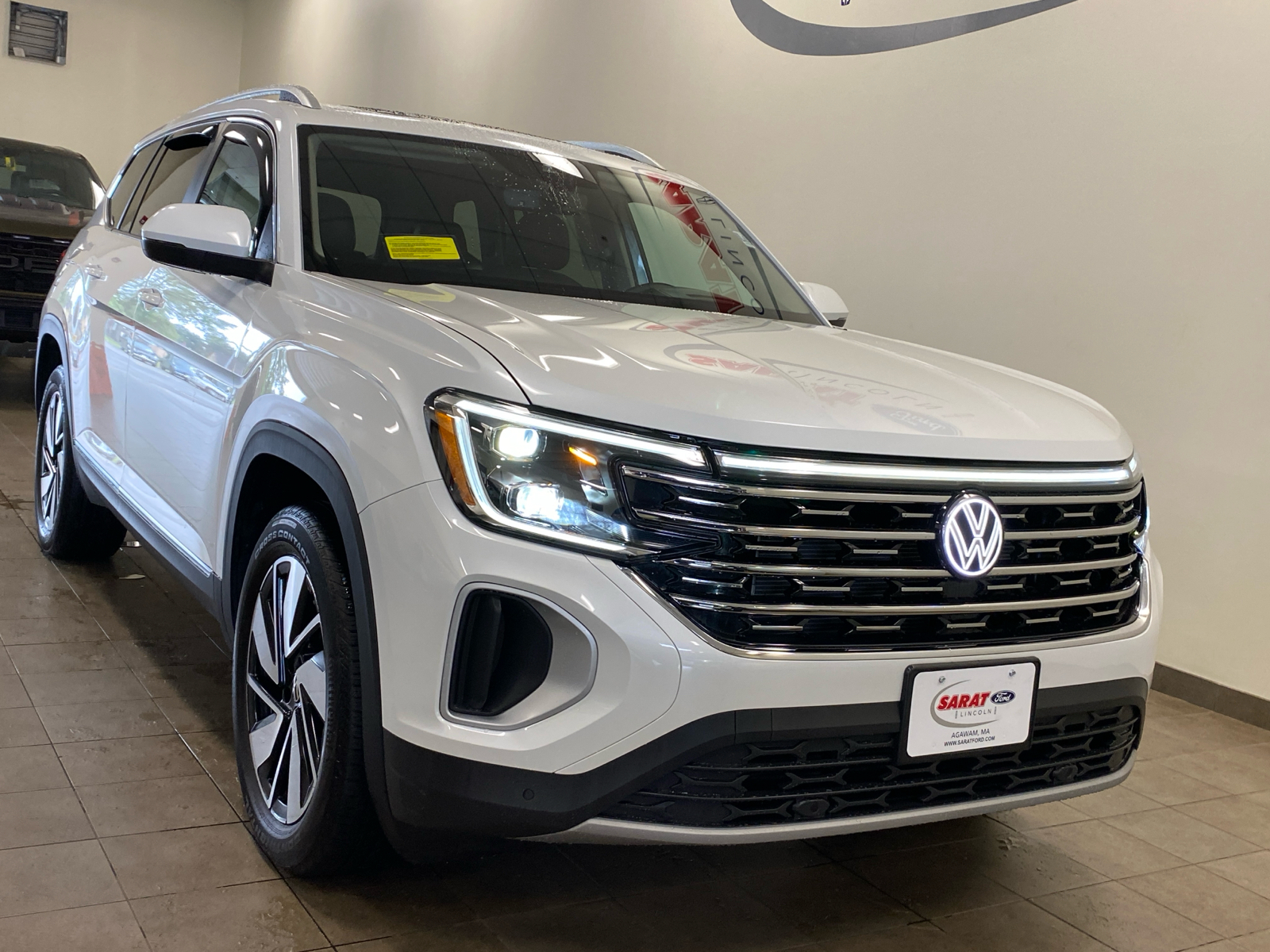 2024 Volkswagen Atlas 2.0T SEL 2