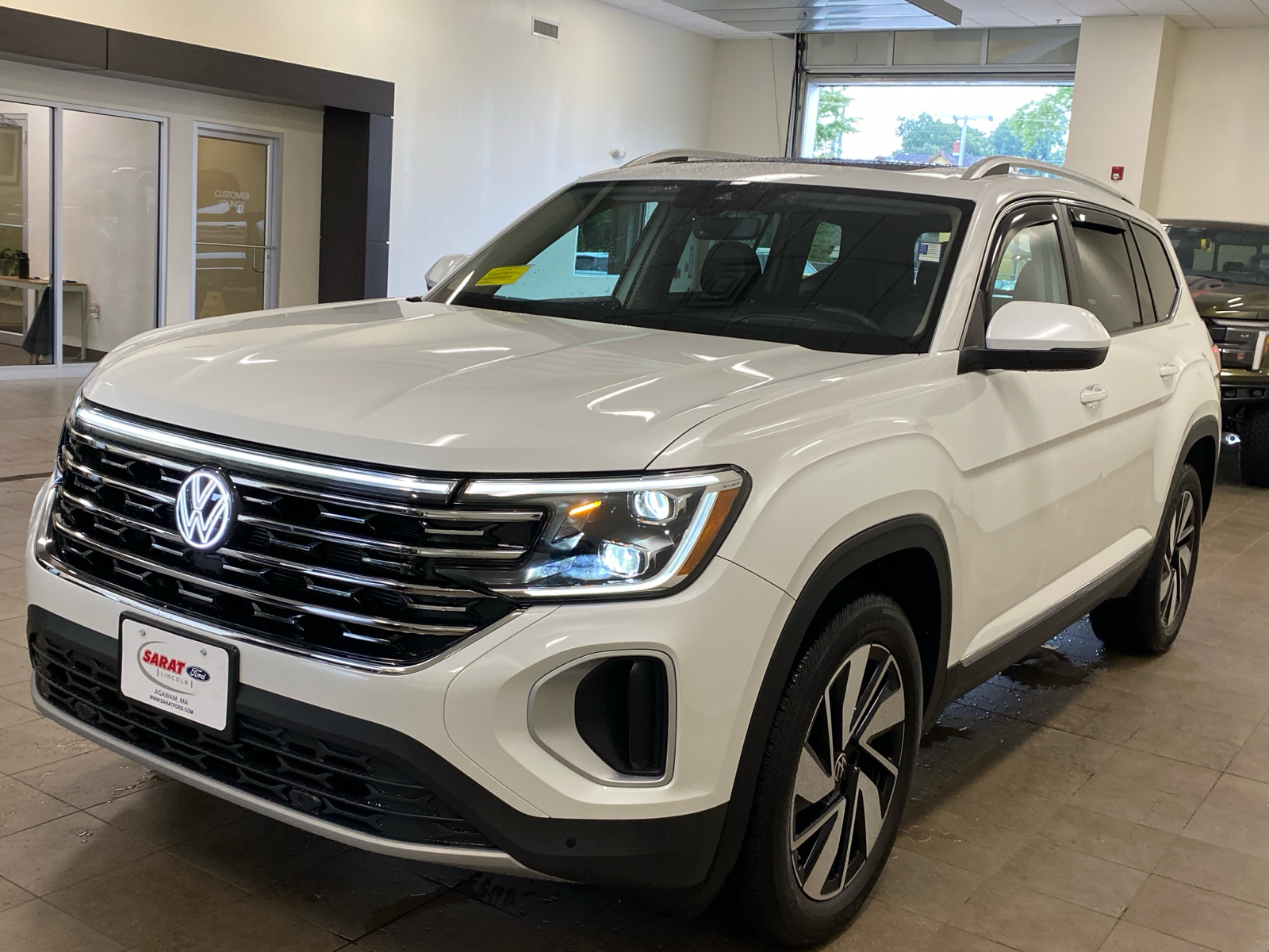 2024 Volkswagen Atlas 2.0T SEL 4