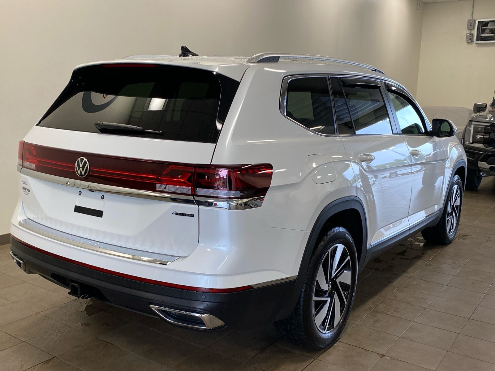 2024 Volkswagen Atlas 2.0T SEL 8