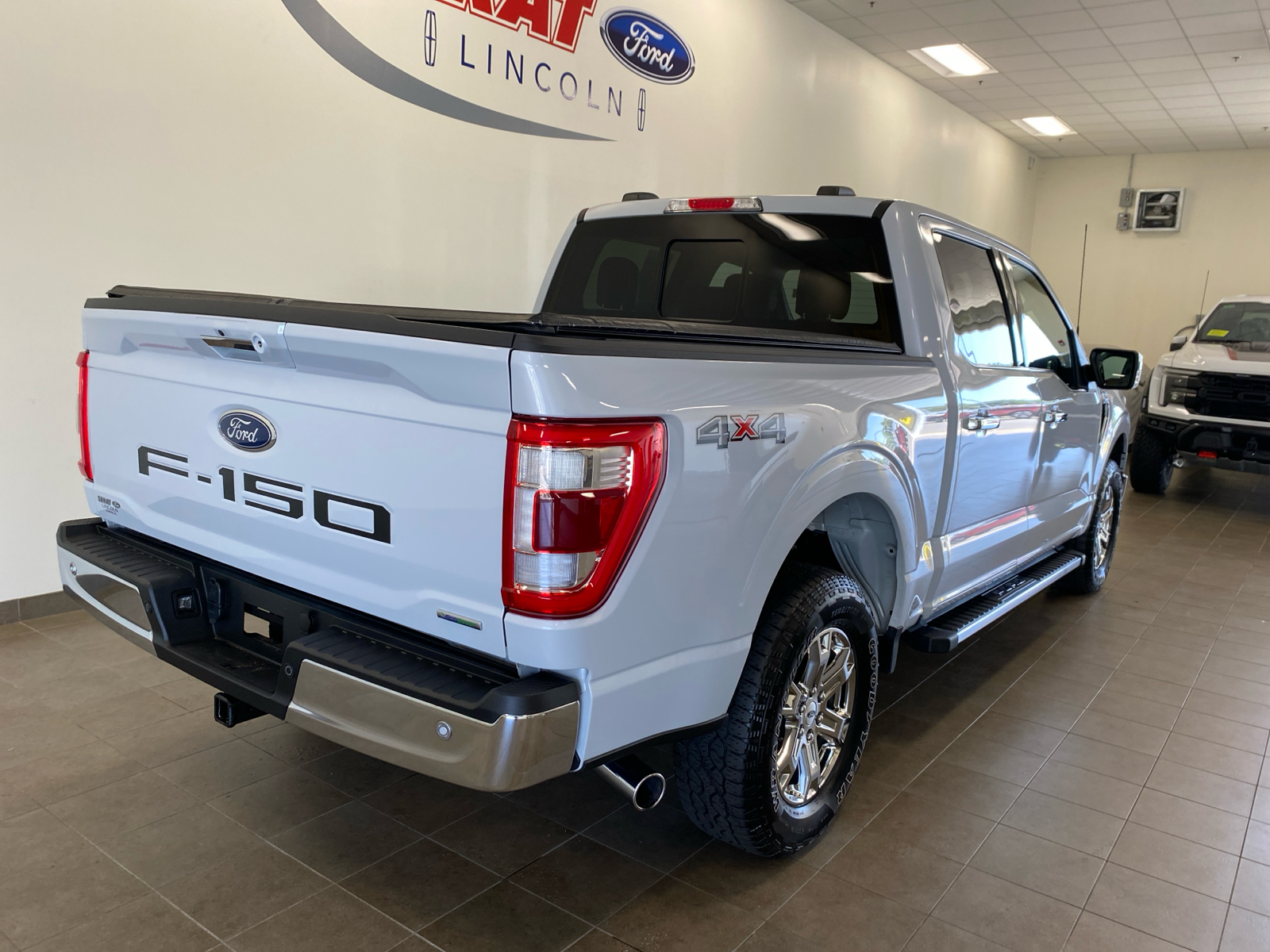 2021 Ford F-150 2021 FORD F-150 LARIAT CREW CAB 4DR 145 WB 4WD 7