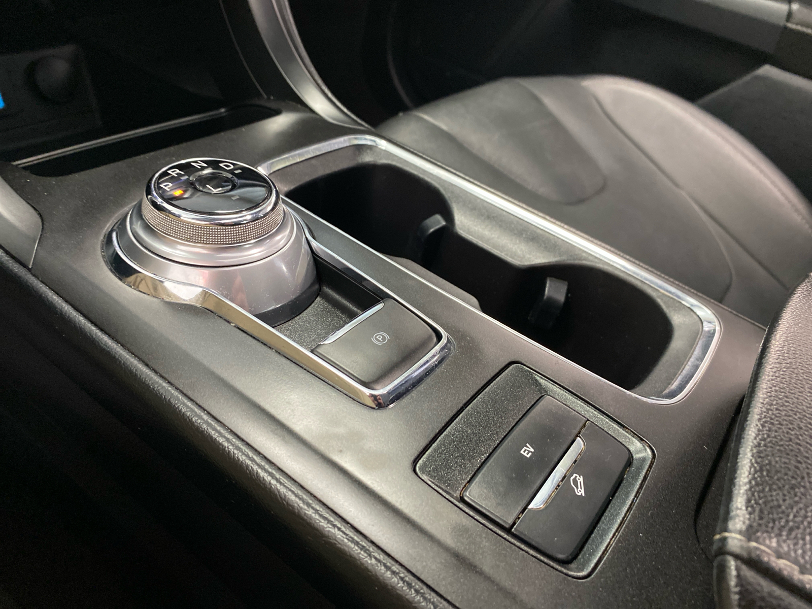 2020 Ford Fusion Plug-In Hybrid Titanium 31