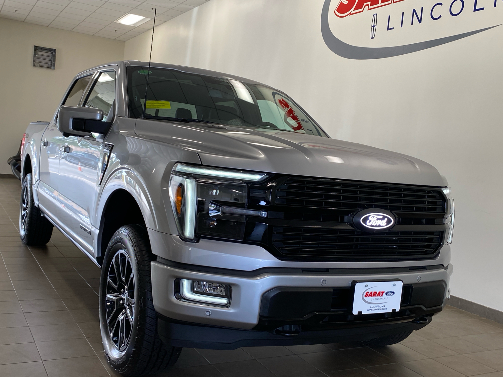 2024 Ford F-150 2024 FORD F-150 PLATINUM CREW CAB 4DR 145 WB 4WD 2