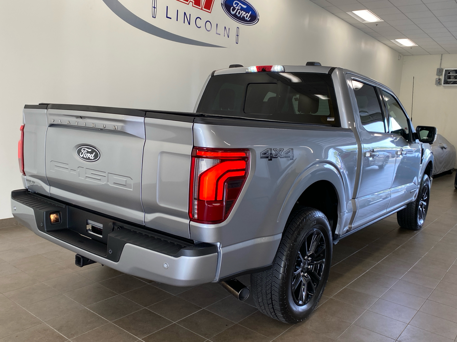 2024 Ford F-150 2024 FORD F-150 PLATINUM CREW CAB 4DR 145 WB 4WD 8