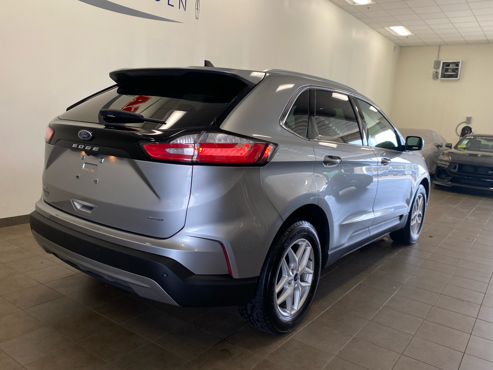 2021 Ford Edge  9