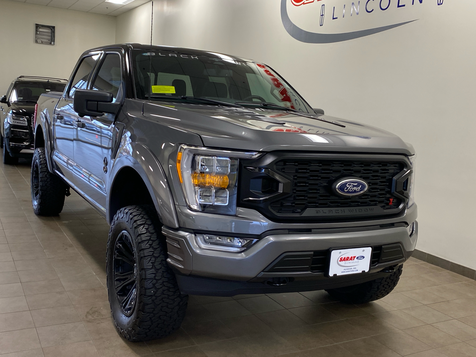 2023 Ford F-150 XLT 2